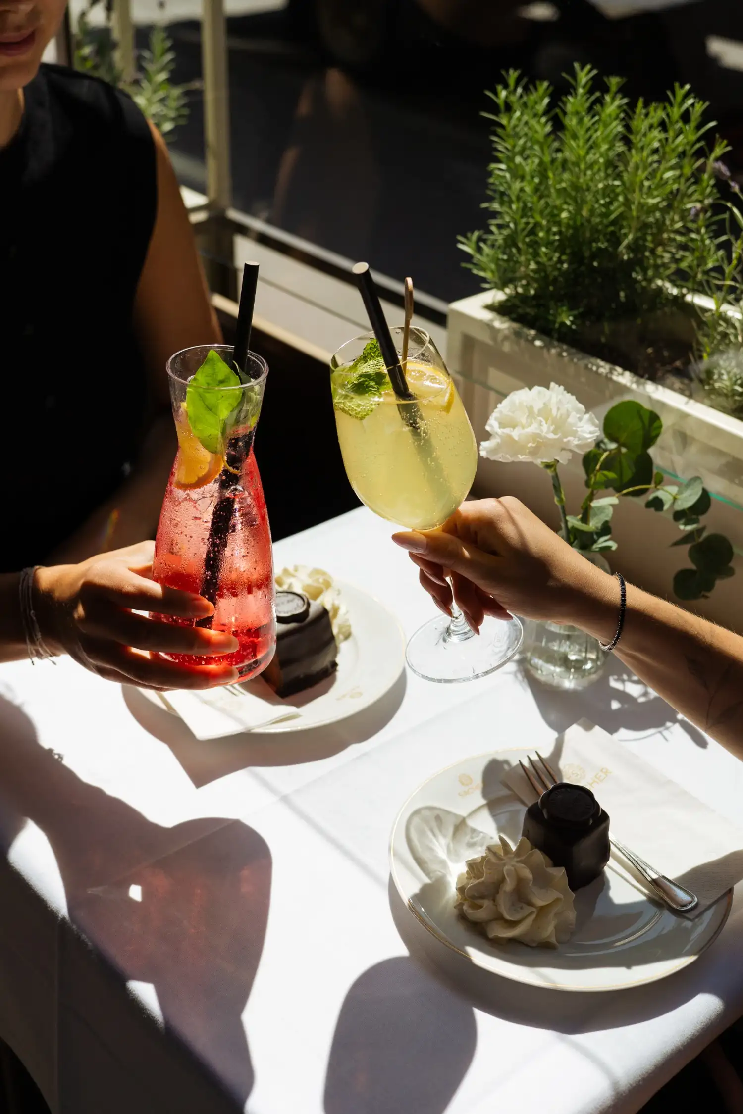 Cocktail & Cake im Café Sacher Wien