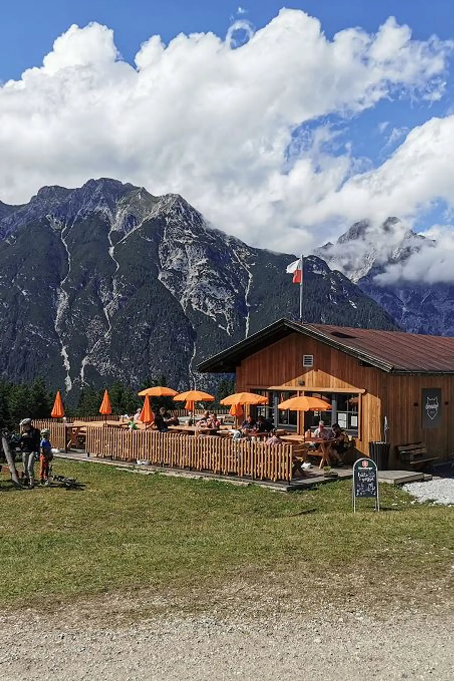 Hike through the Fludertal to the Katzenkopf and back via the Rappenlöcher