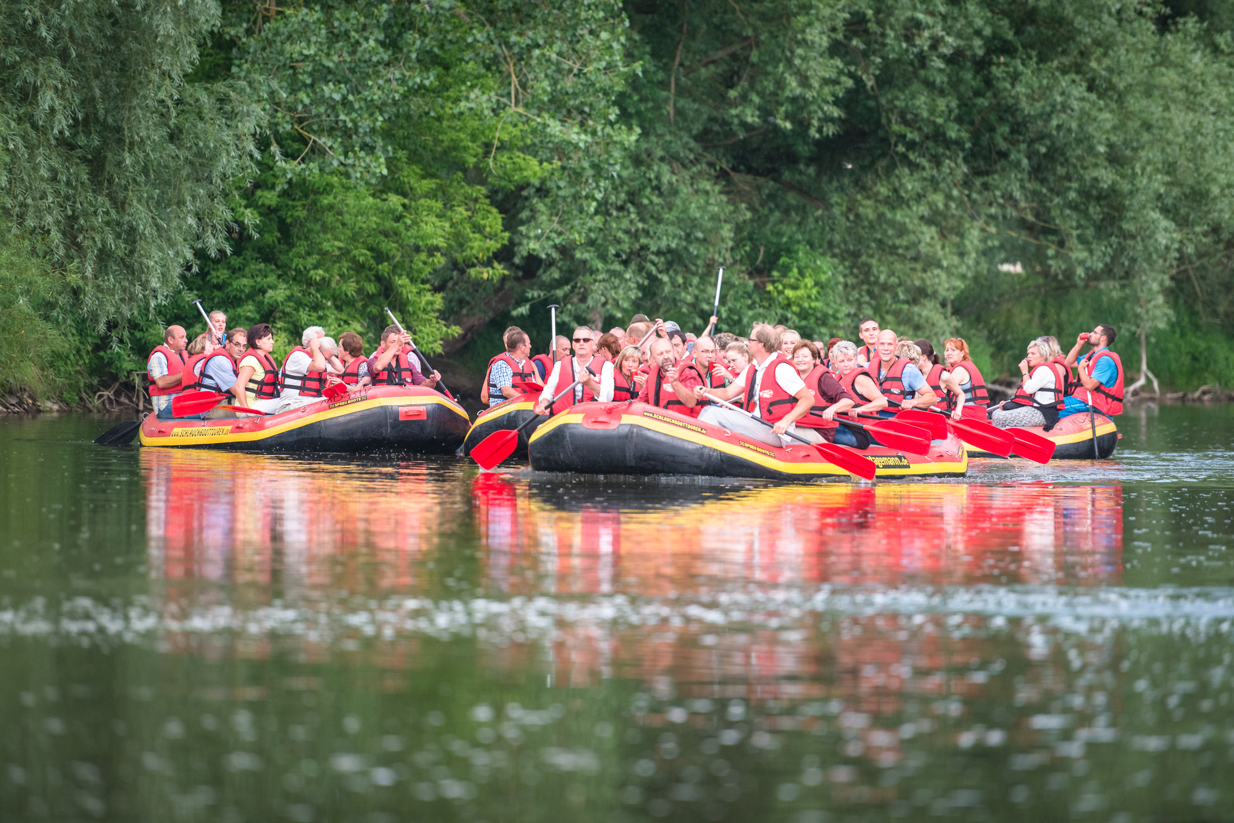 Castles, water, adventure - rubber dinghy tour to Rudelsburg Castle