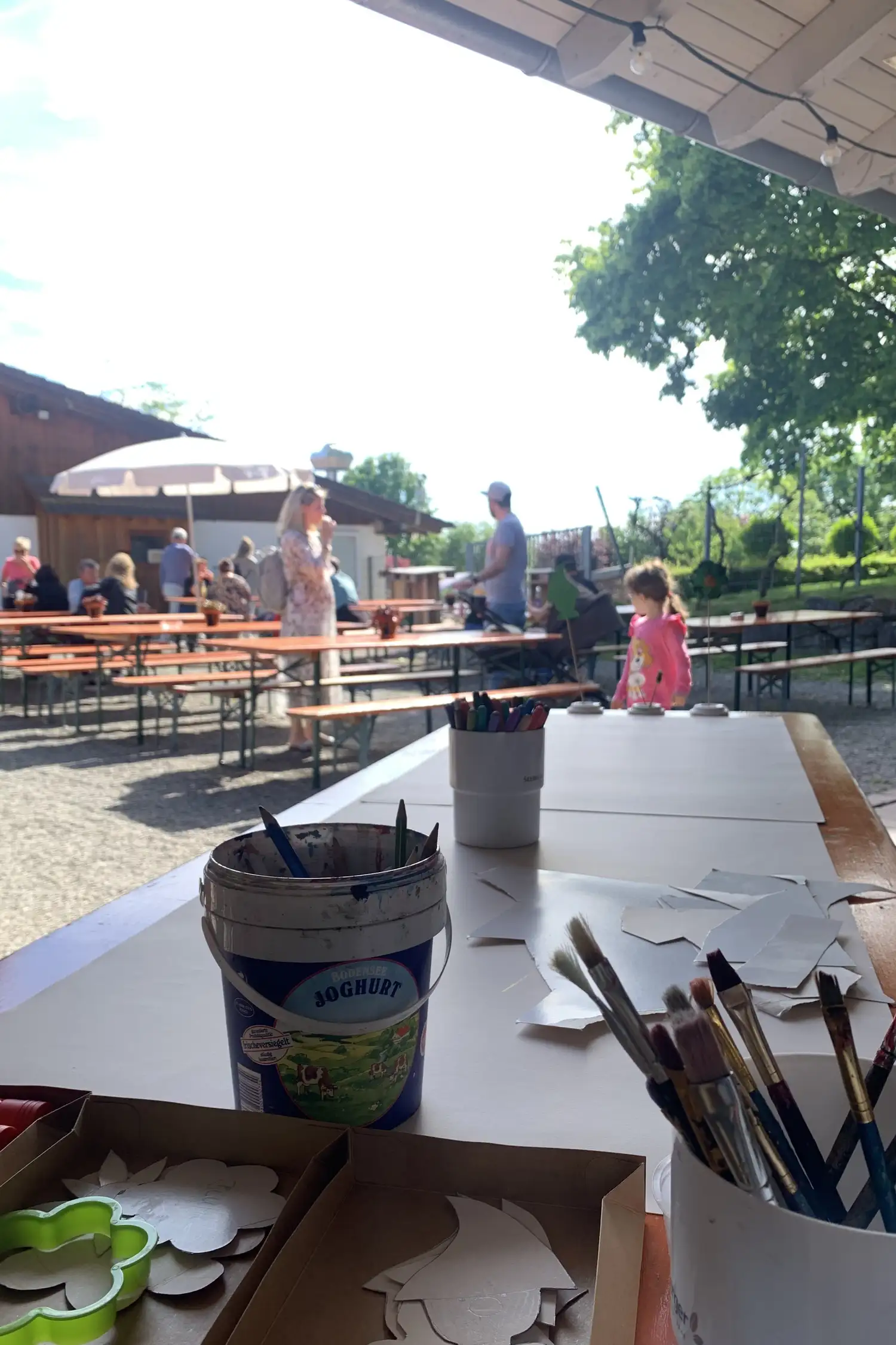 Bunter Basteltisch zur Wirthshof Sommer-Party
