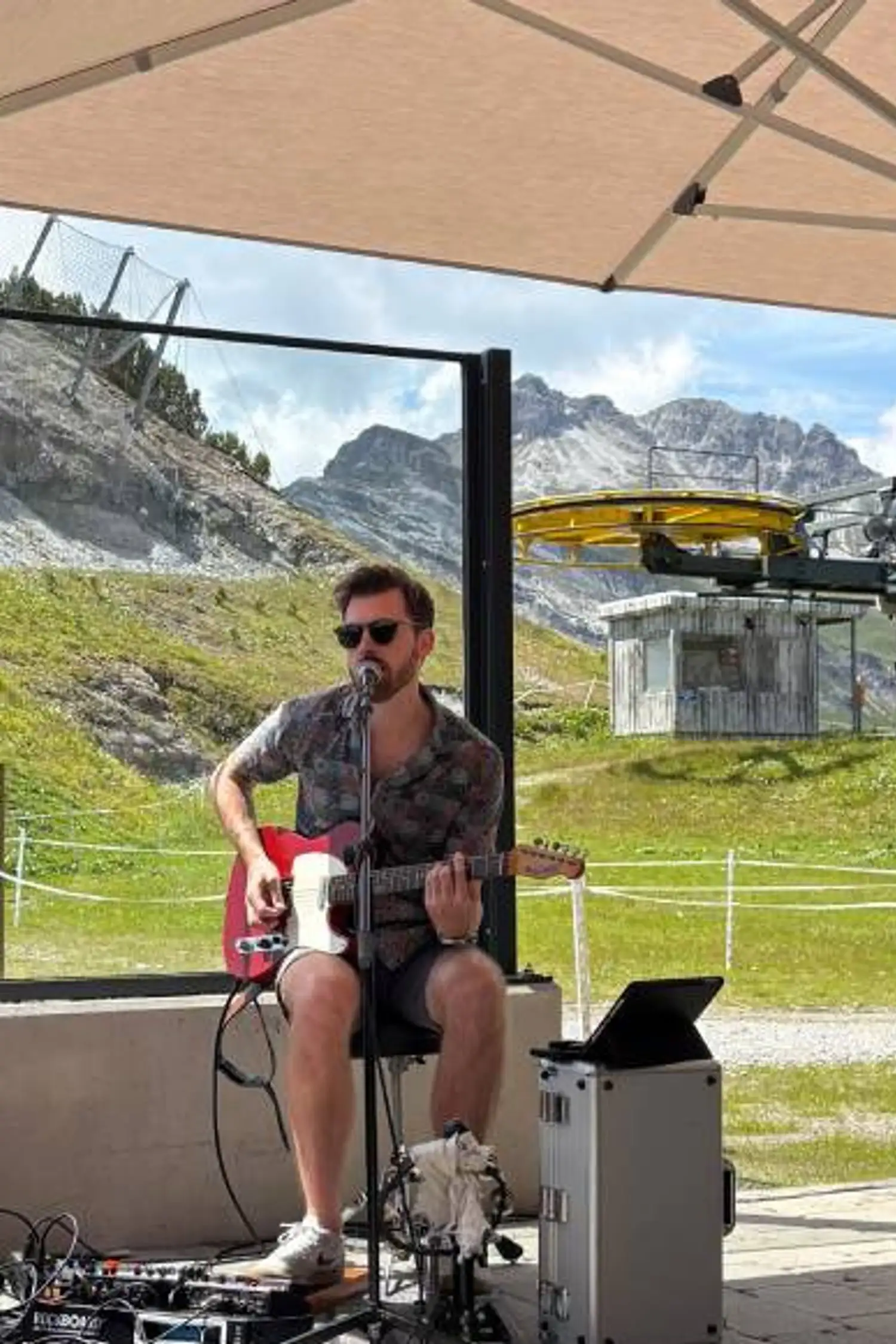 Morning pint on the Kreuzjoch with live music