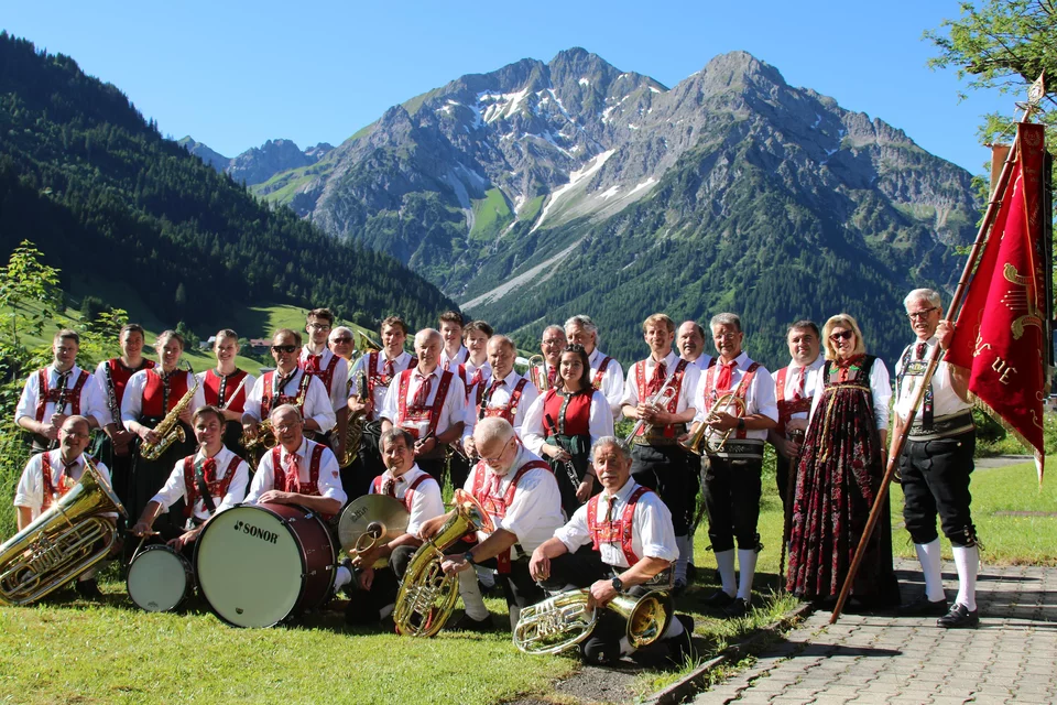 Morning Beer with the d'Hirschegger Music Society at the Adlerhorst