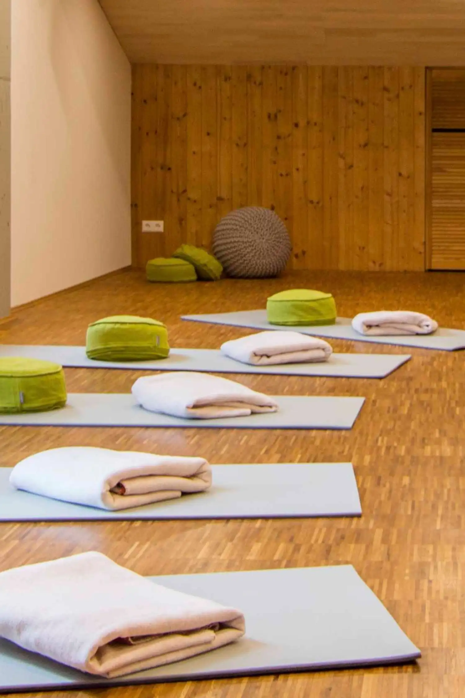 Achtsames Hatha Yoga, Entspannung & Meditation
- mit kleinen Impulsen aus der Yogaphilosophie