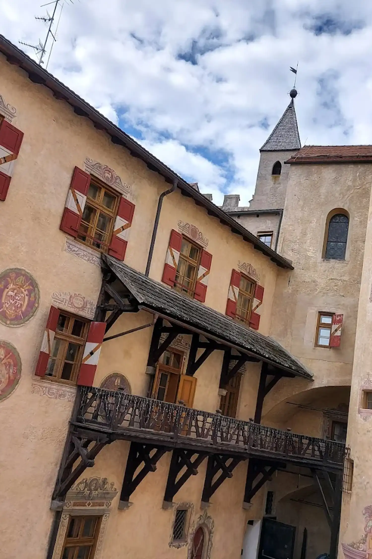Bruneck & MMM Ripa – Old Town, Castle & Mountain Peoples