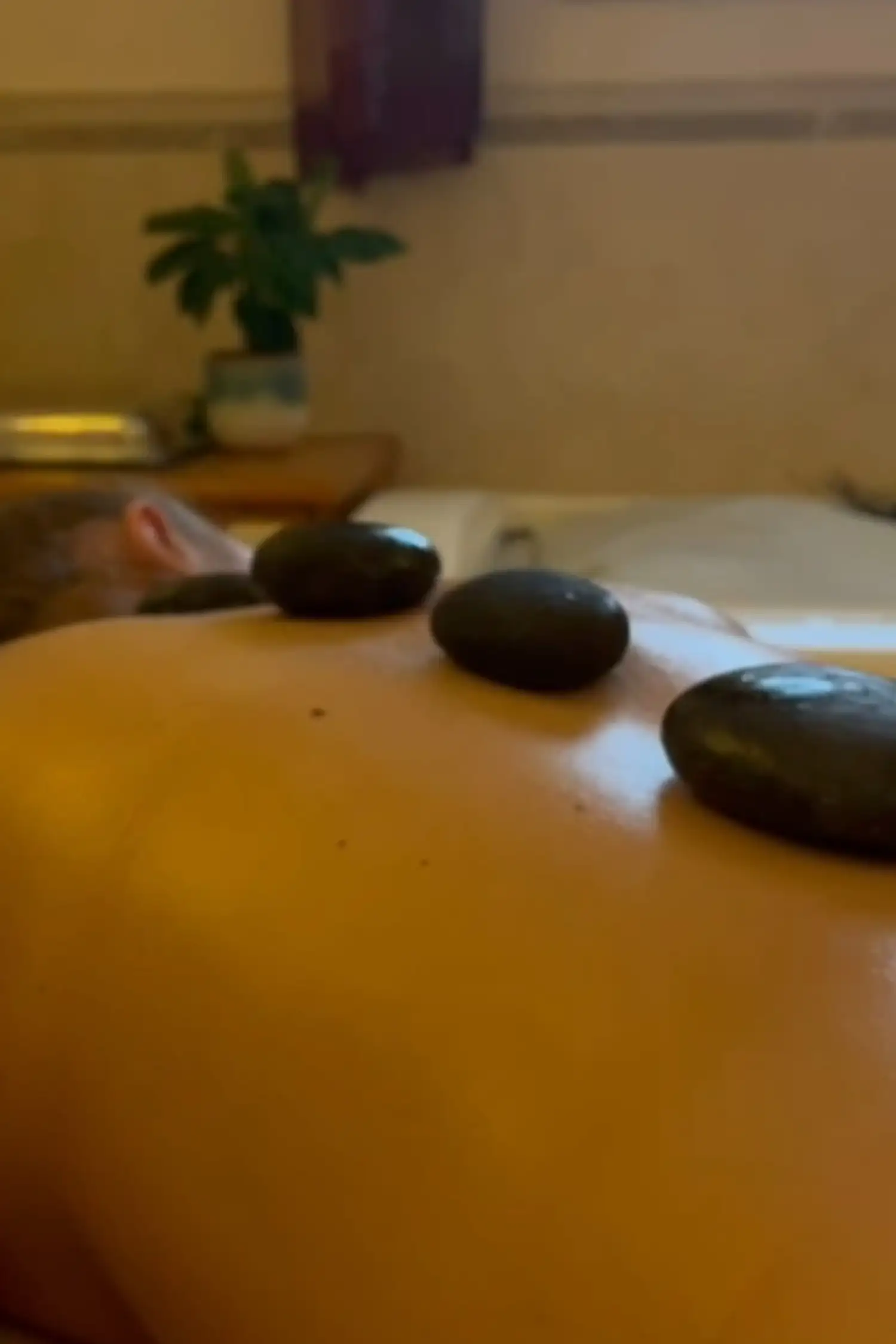 Hotstone massage - soothing warmth for body and mind