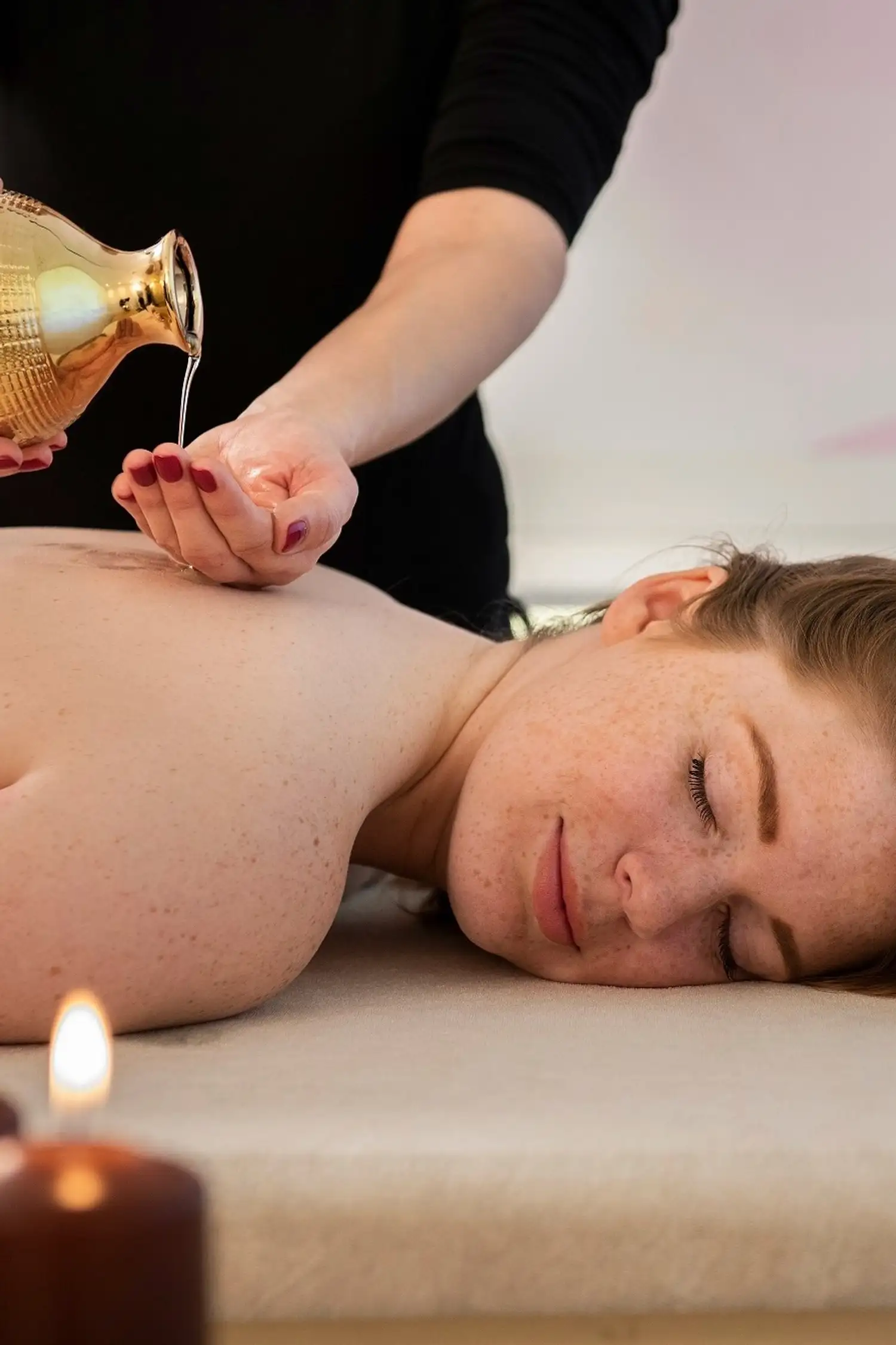 We still have appointments available for massages, floating & cosmetics!