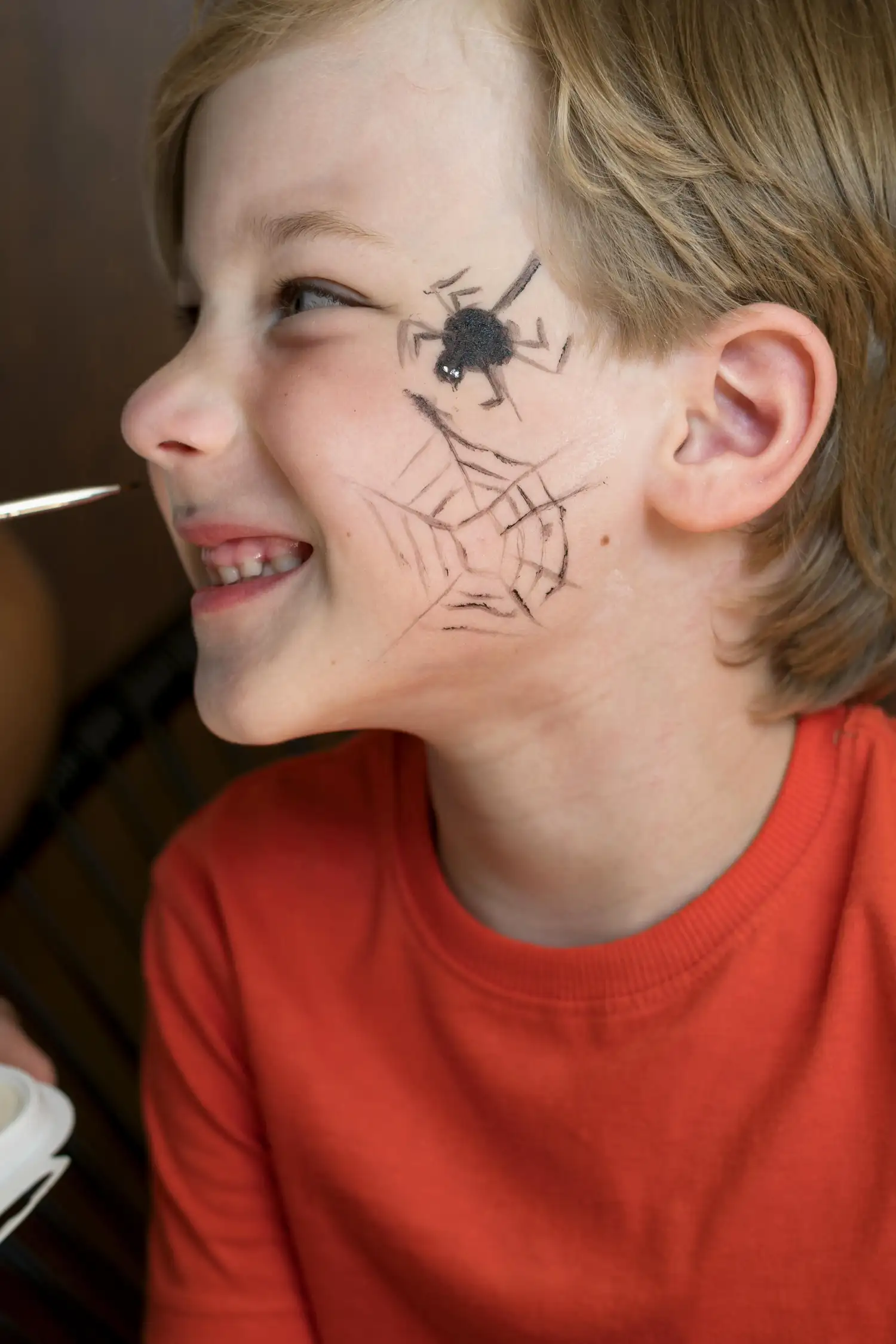 Kinderschminken mit Schablone