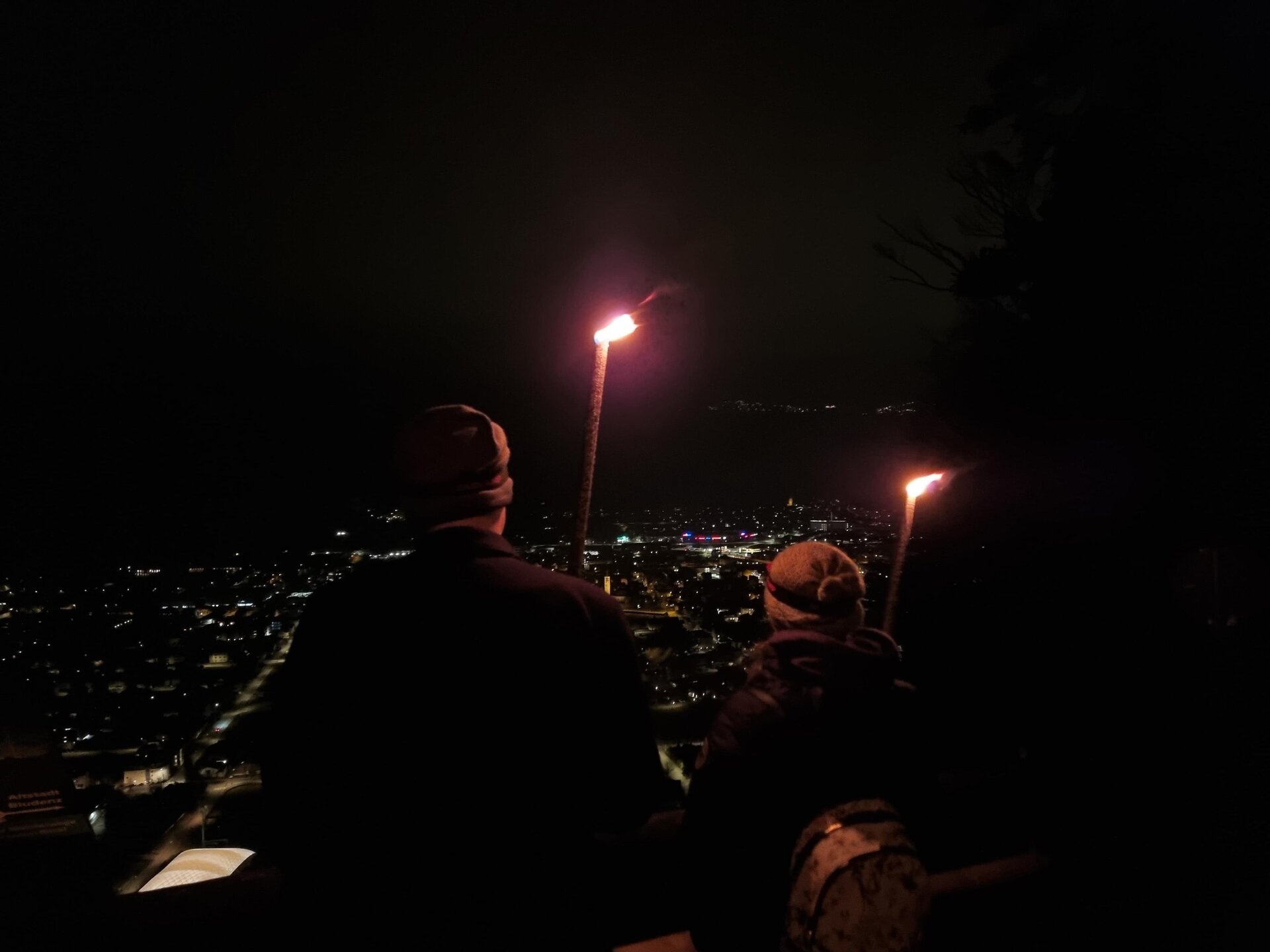Picknick​-​Abendwanderung mit Blick auf die Alpenstadt Bludenz