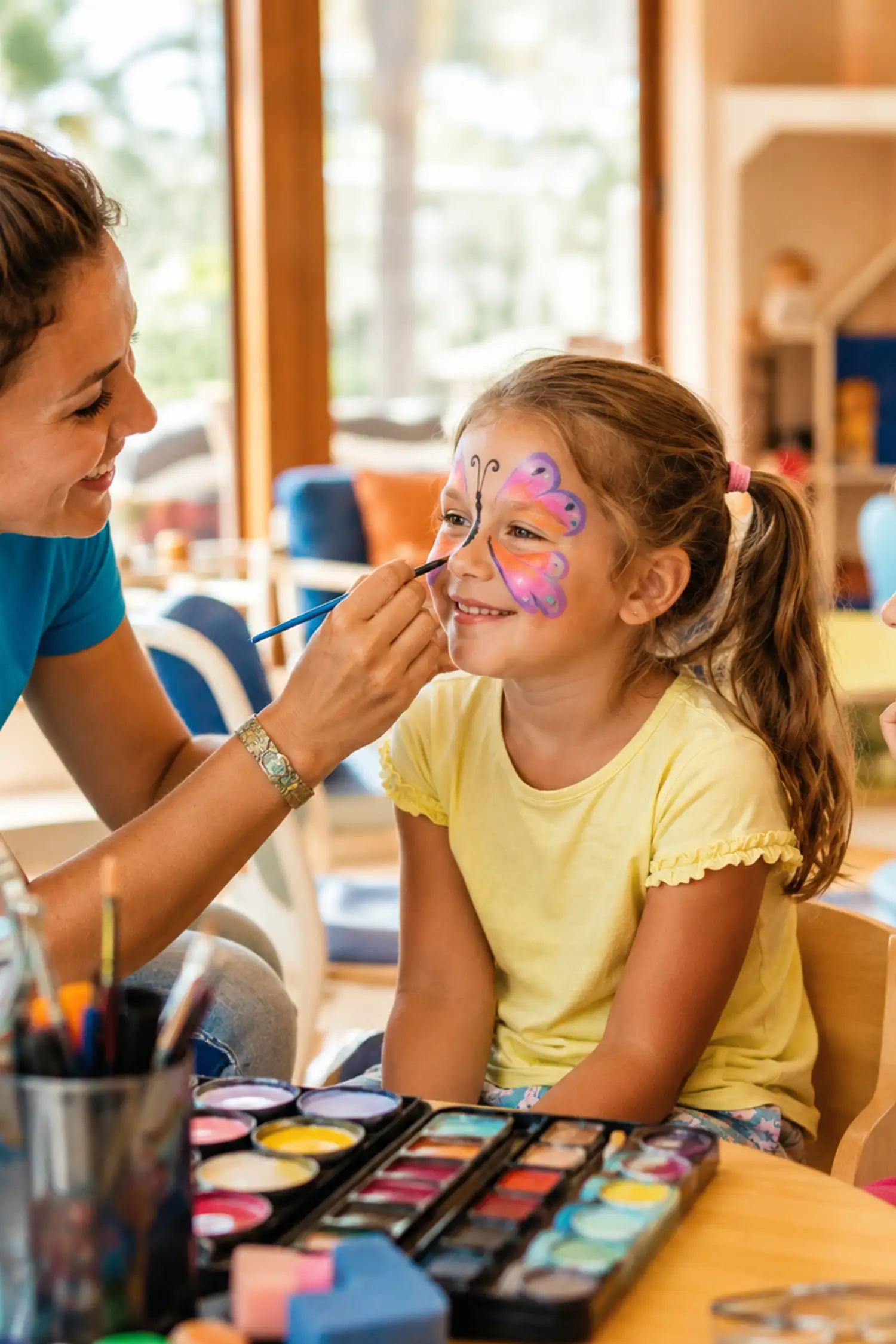 Farbenzauber: Kinderschminken für kleine FantasieheldInnen