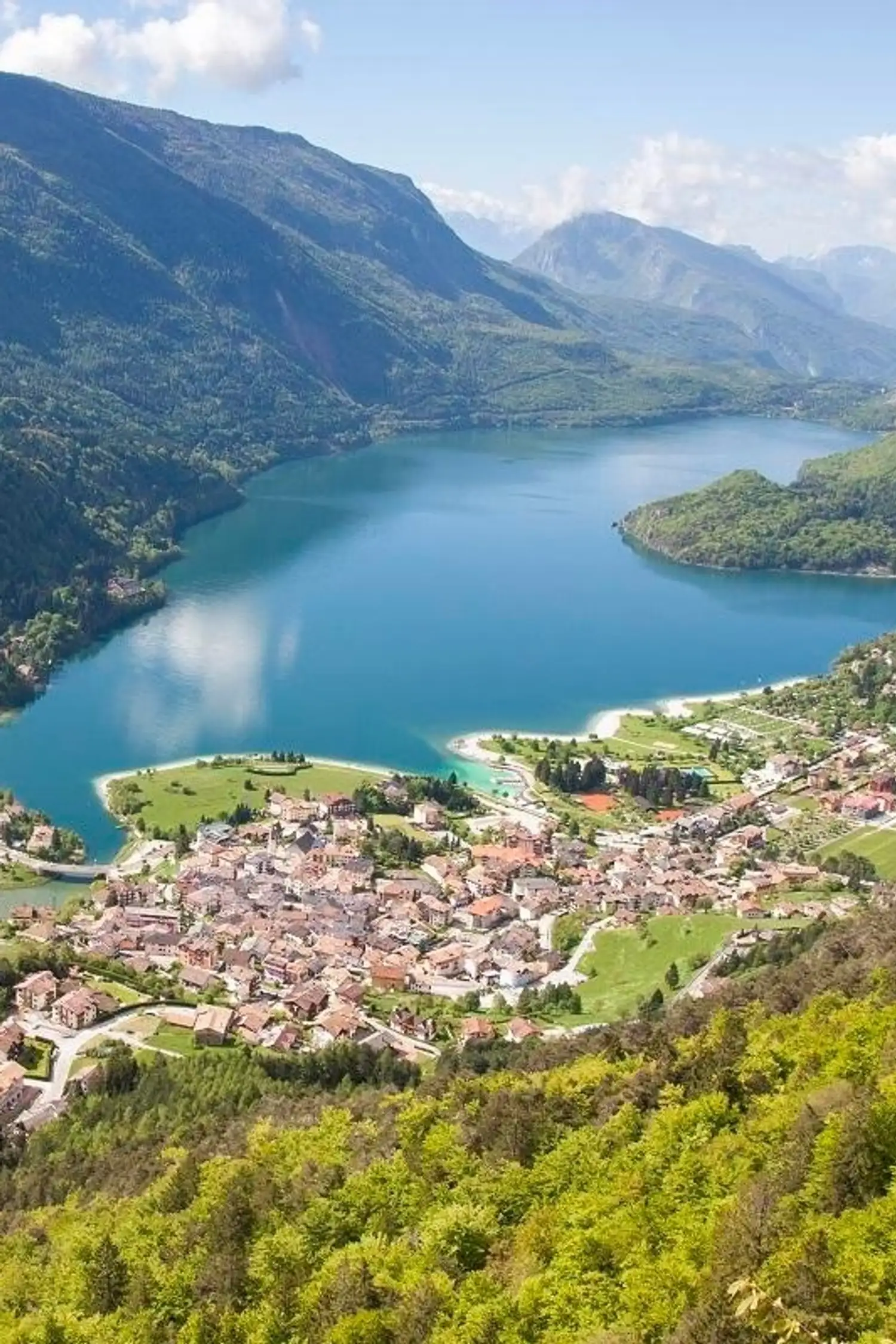Panoramic train ride in Molveno