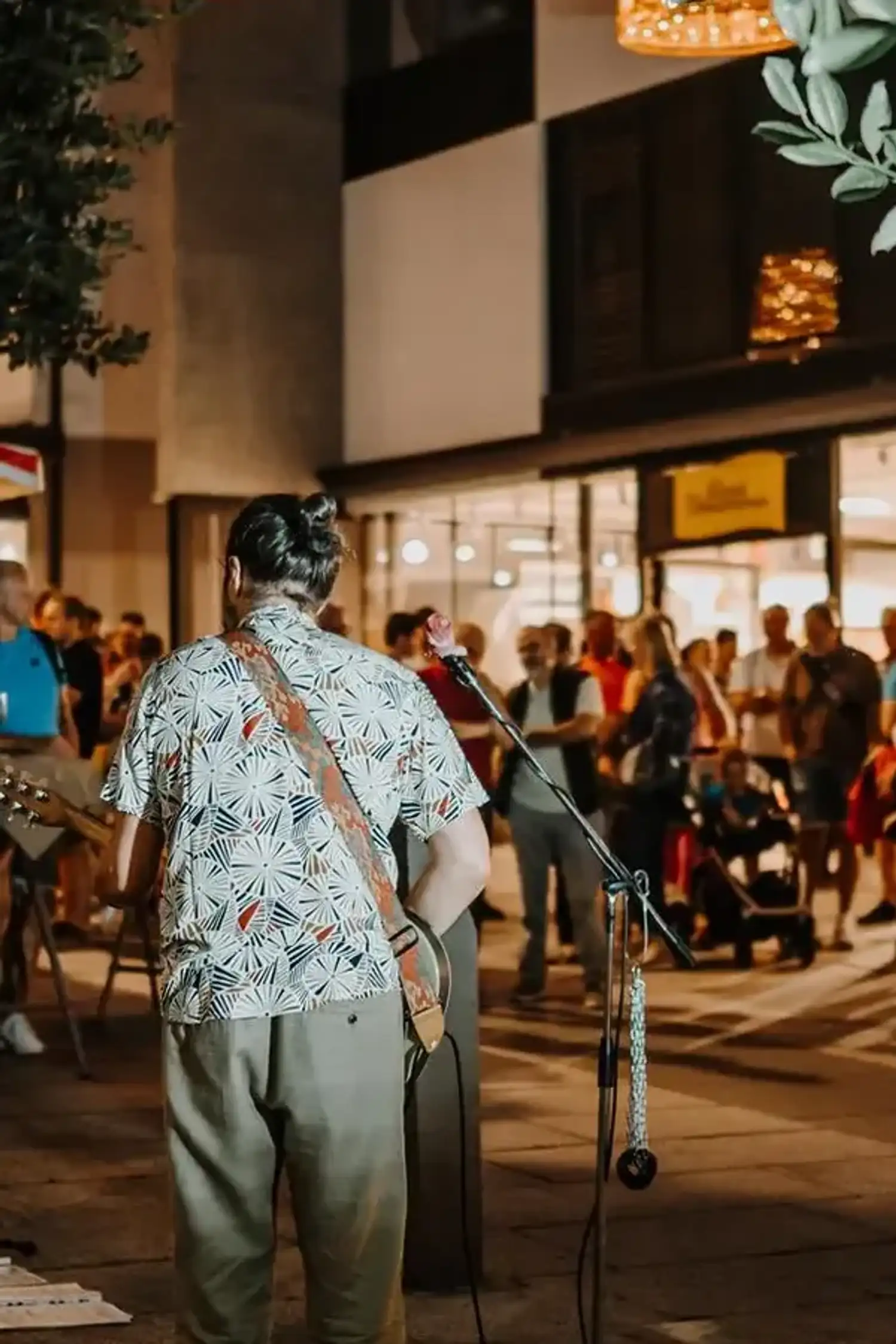 Long evenings of shopping in Lana