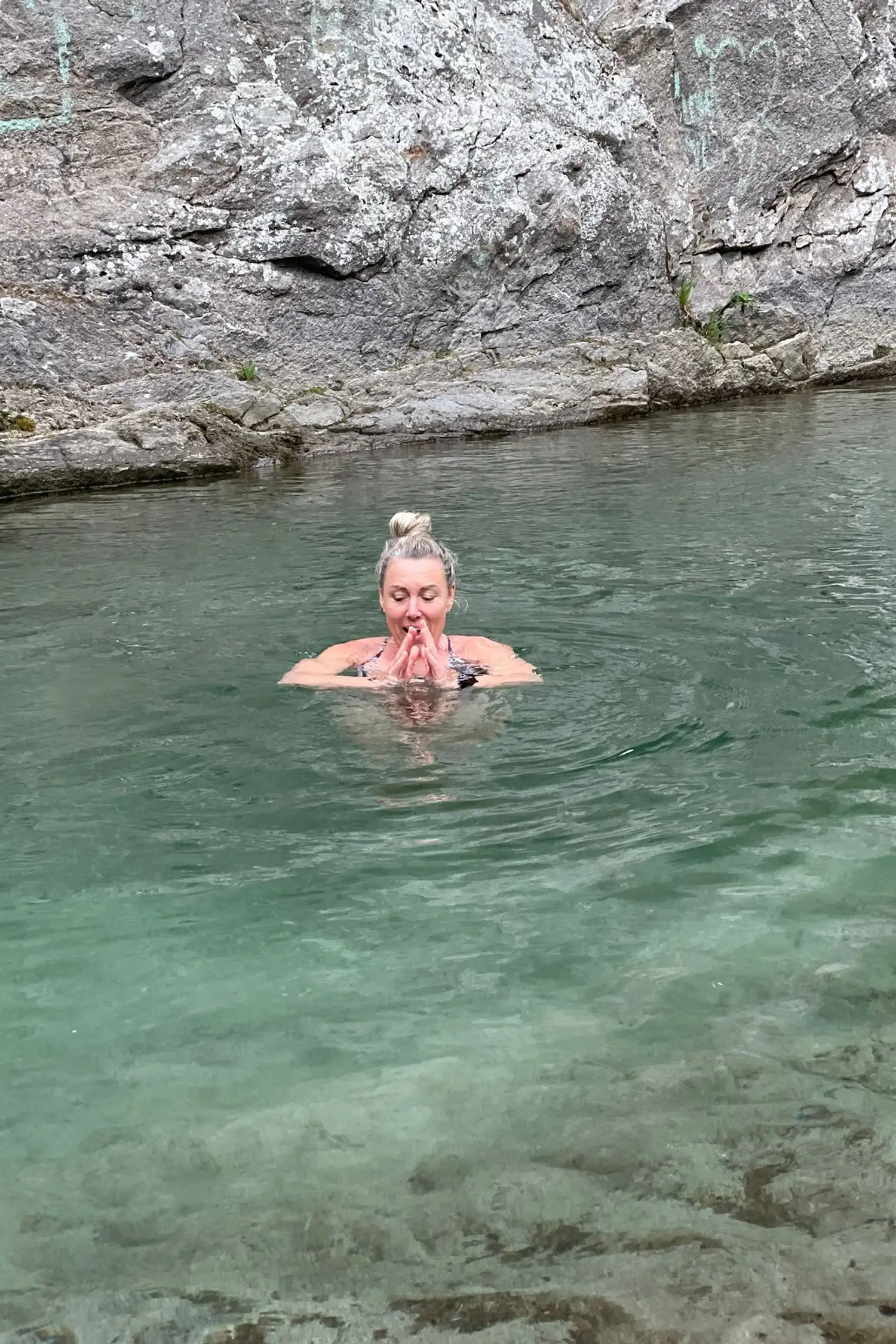 Cold water bathing & breathwork with Pia in summer