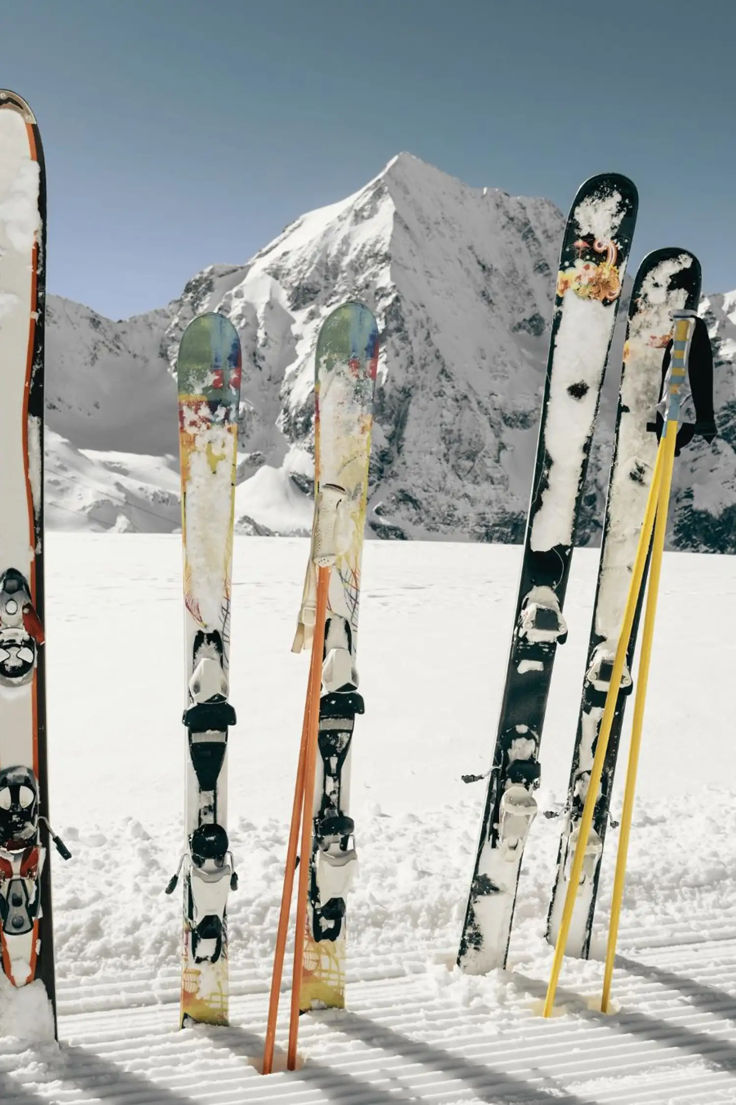 Enjoy a stress-free ski trip with our ski shuttle