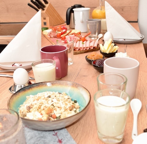 Breakfast basket - relaxed breakfast in the apartment