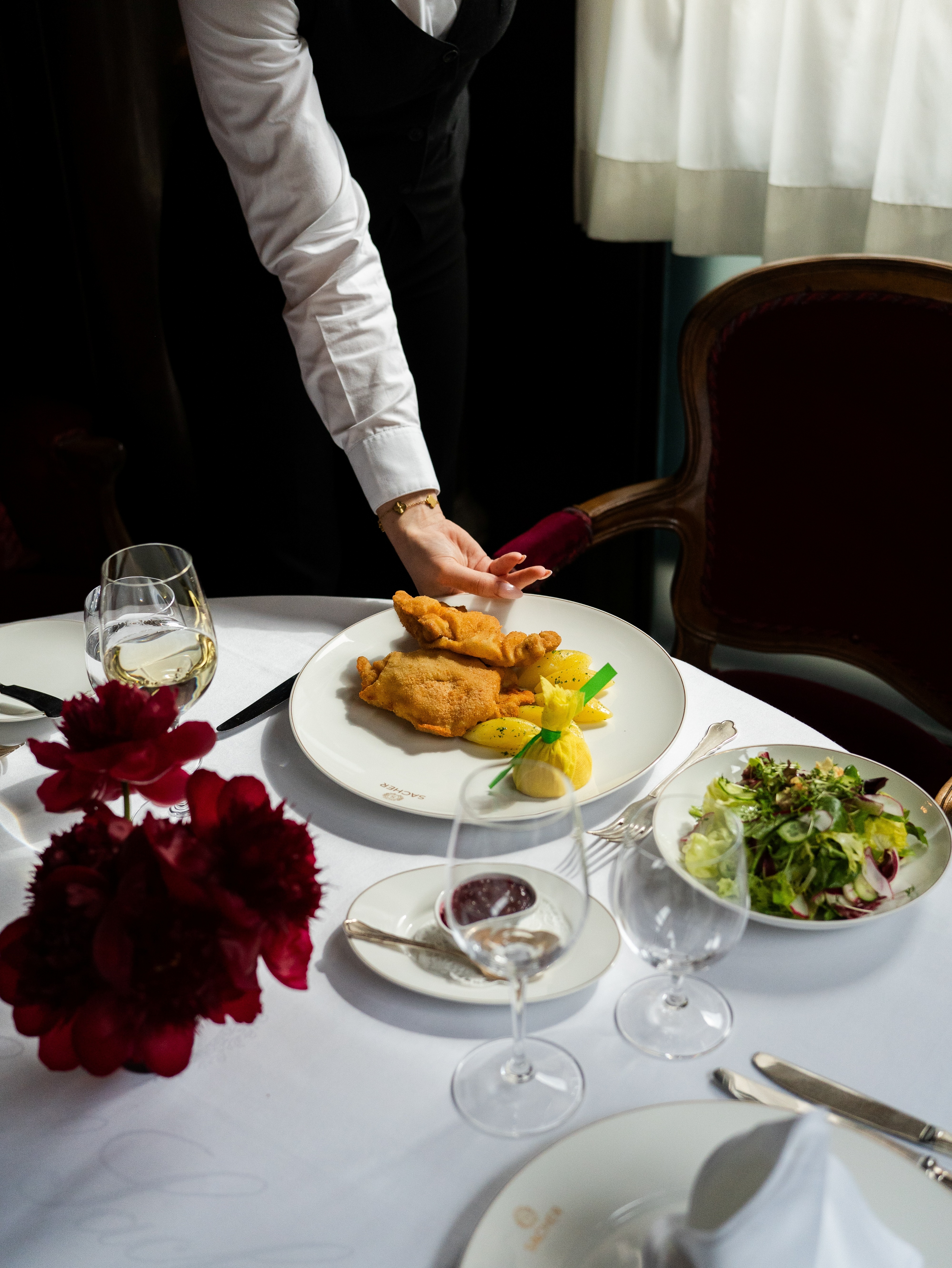 Dinner vor oder nach der Oper im Restaurant Rote Bar