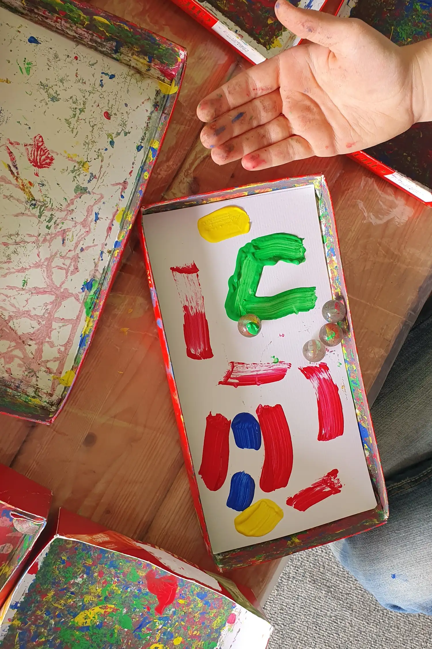 Familienerlebnis - Kunstwerke aus dem Karton mit Anmeldung
