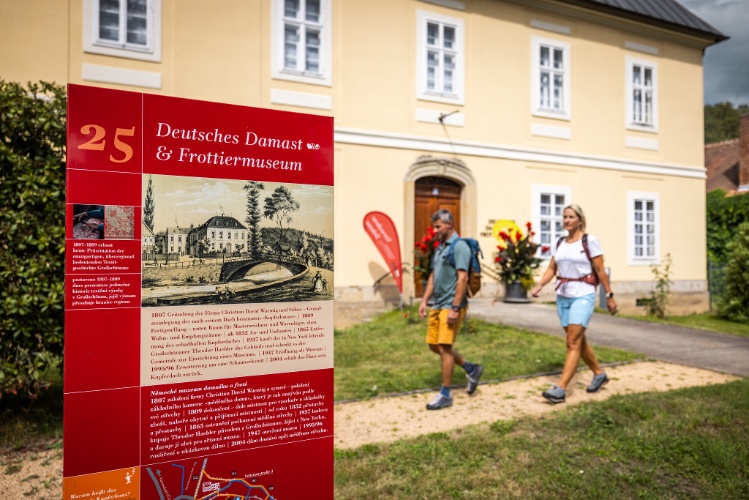 AUSFLUGSTIPP: Kinderbetreuung im Deutschen Damast und Frottiermuseum