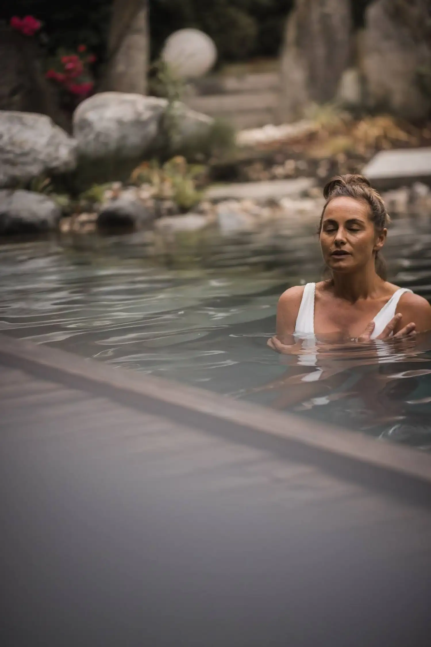 Alternating hot and cold therapy*