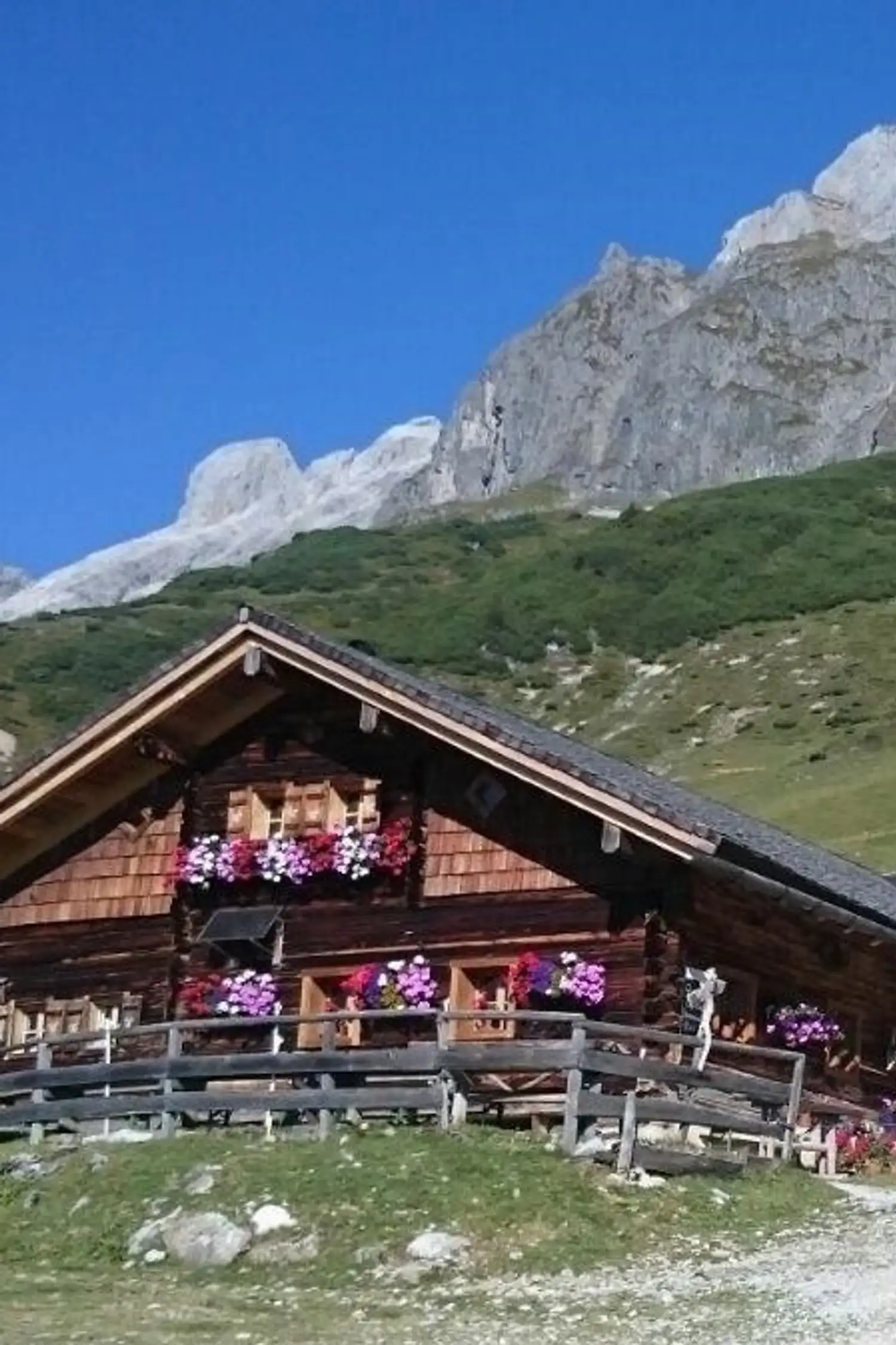 Wanderung zur 4 Hütten (1.600 m) Mobilitycard mitbringen