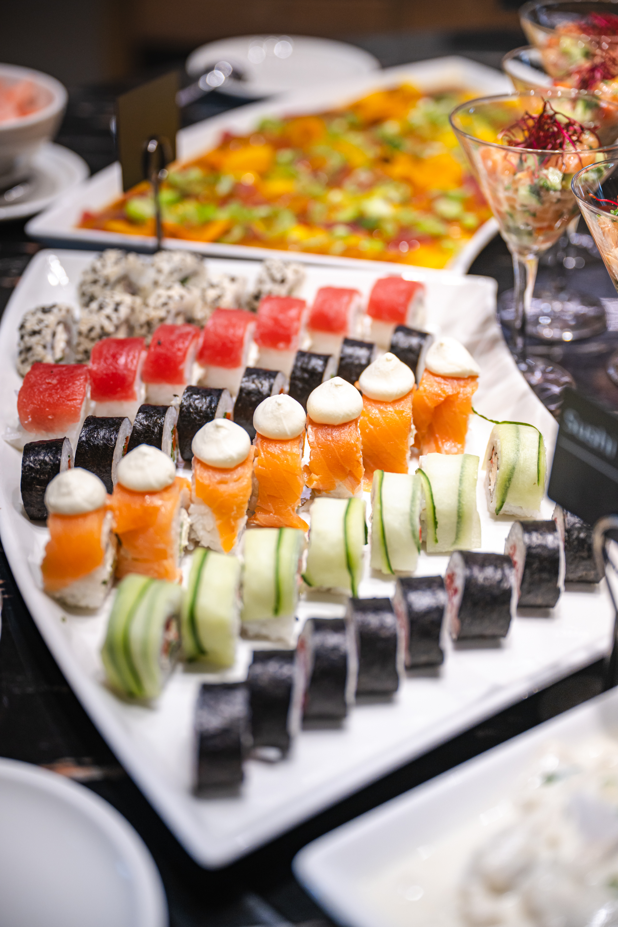 Köstliches Vorspeisenbuffet aus der asiatischen Küche