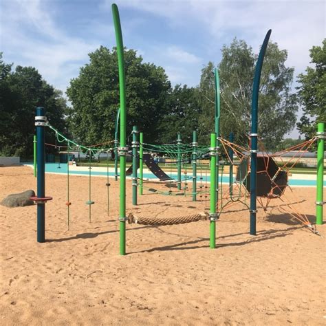 Abenteuer am Wasser: Der Wöhrder Wiesenweg-Spielplatz in Nürnberg
