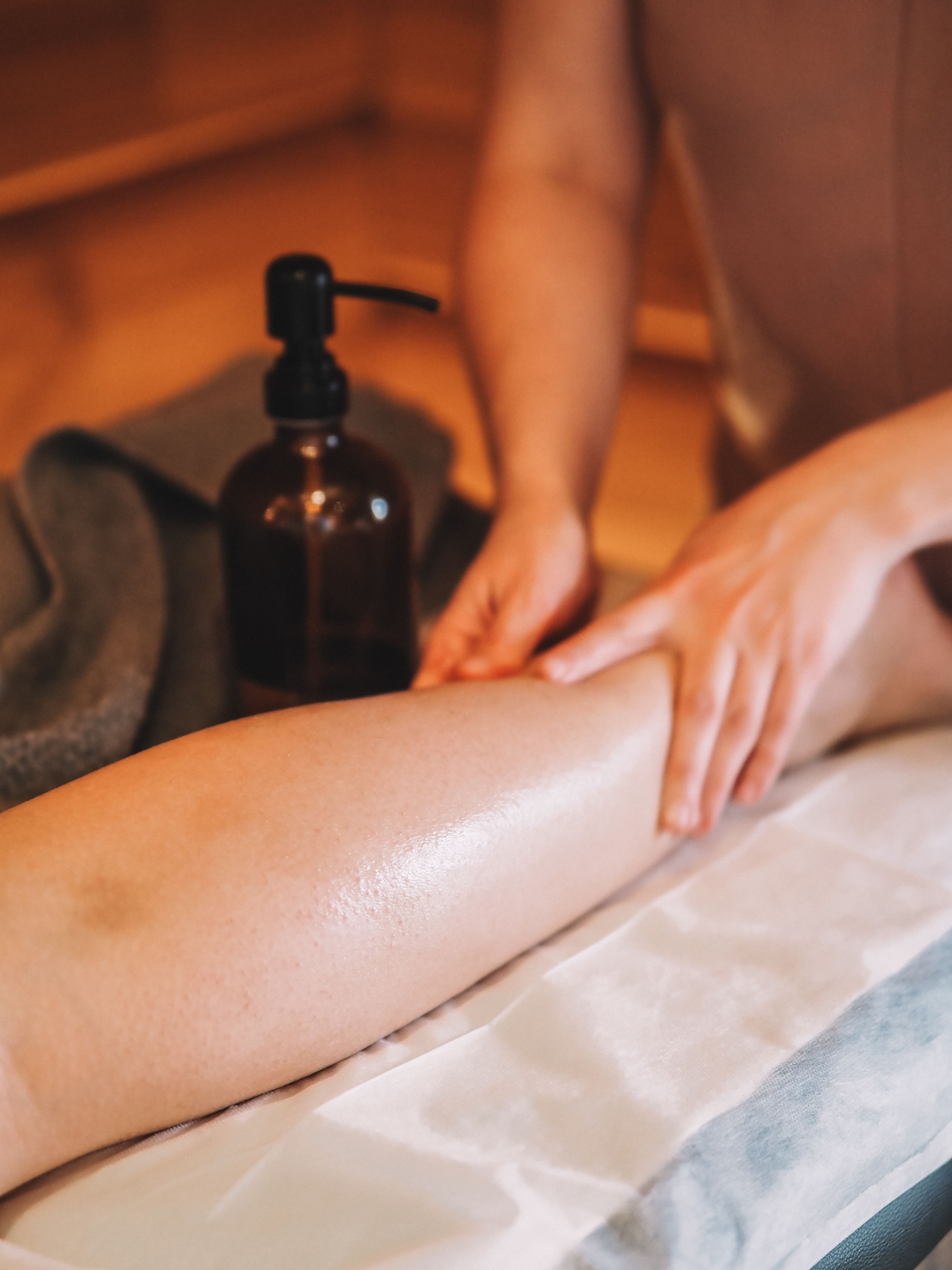 Sports massage for the legs