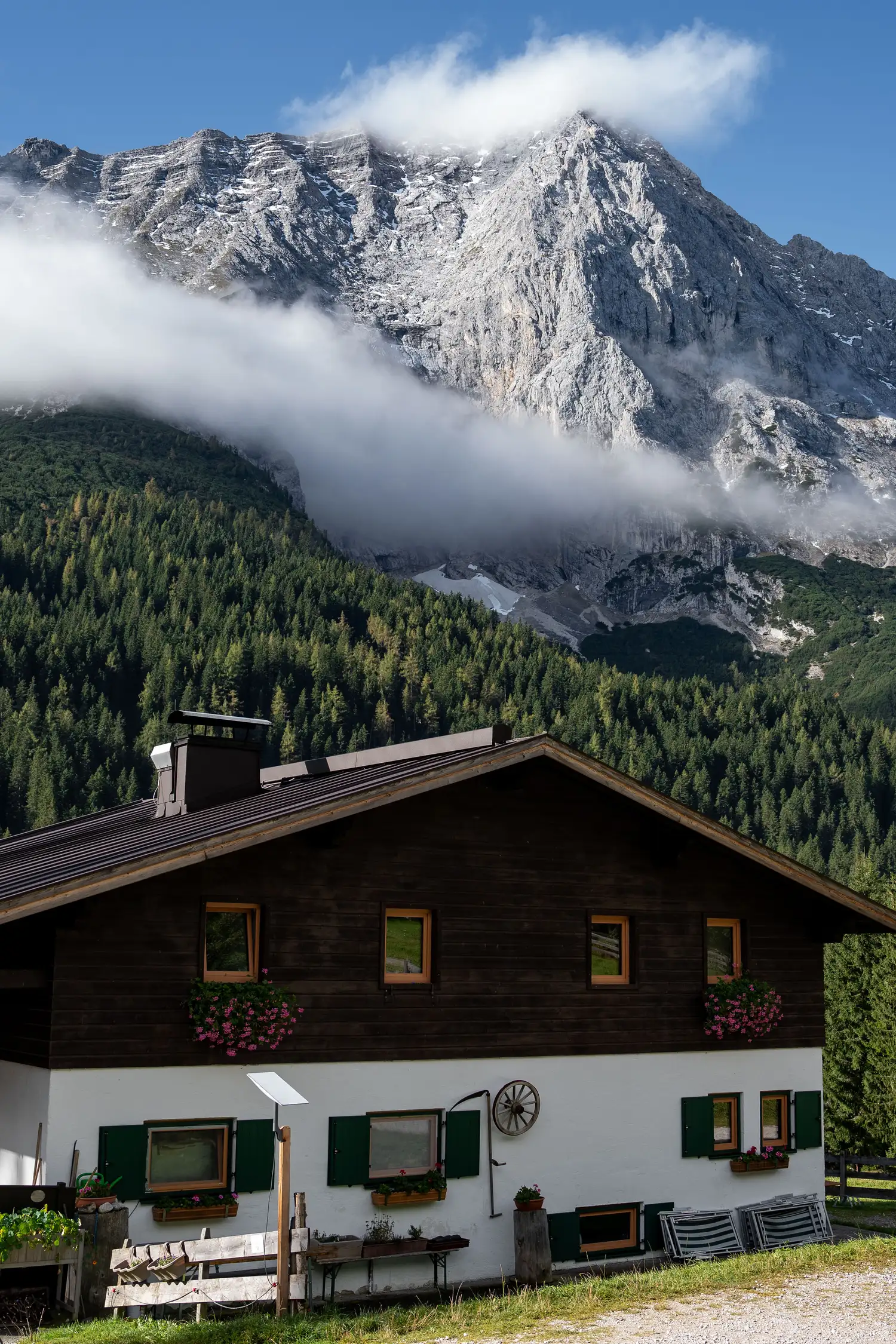 Hike in the Gaistal valley to the Tilfusalm