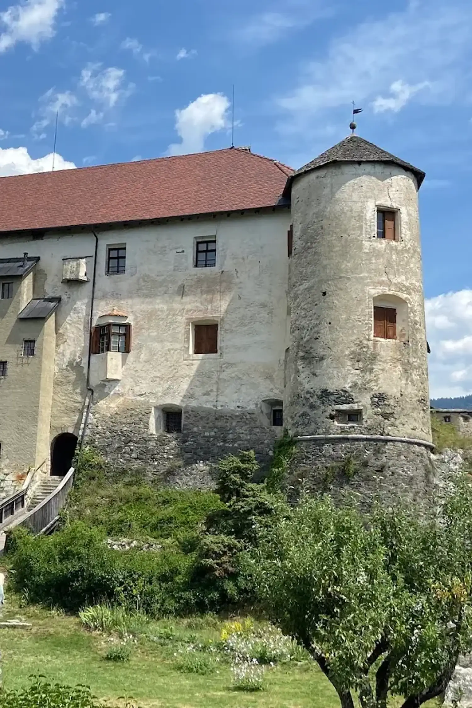 Rodenegg Castle – A Knight's Castle Above the Rienz Gorge