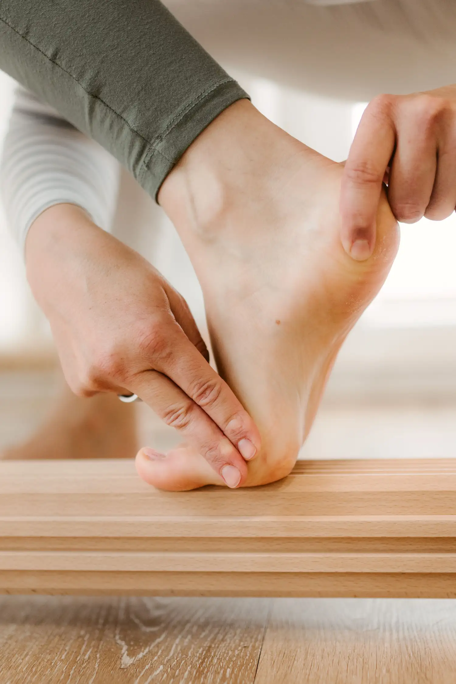Foot pain and deformities - causes, therapy and prevention.