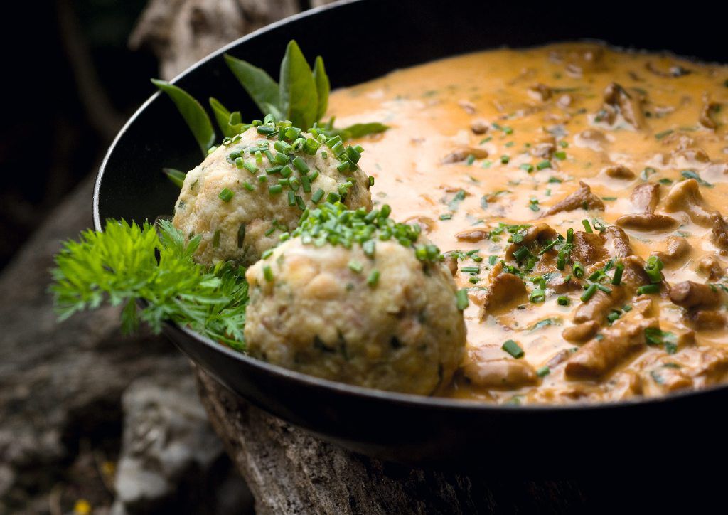 Make dumplings and enjoy them at the Obergereuthof