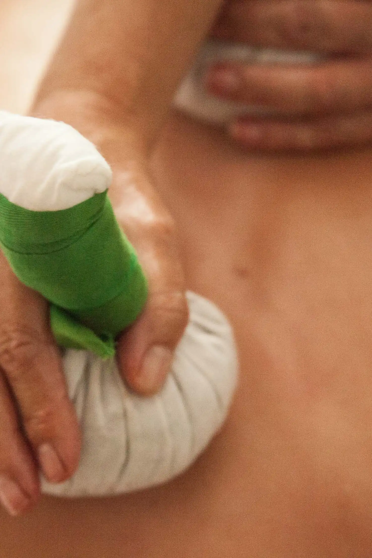 Alpenkruiden-stempelmassage