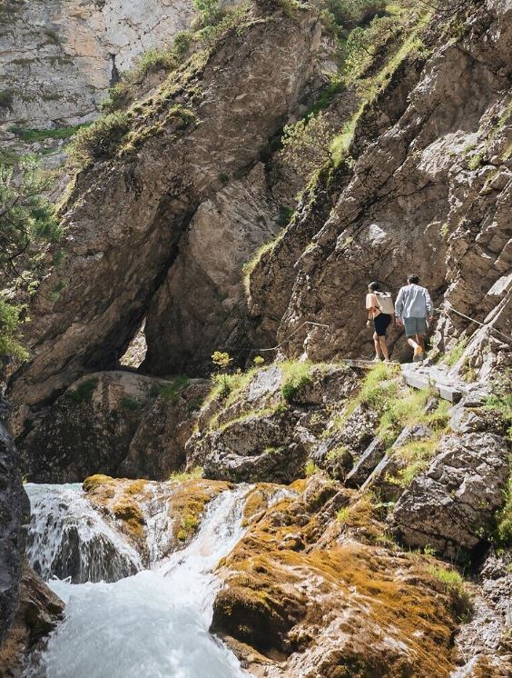 Hike through the Gleirschklamm gorge to the Scharnitzer Alm