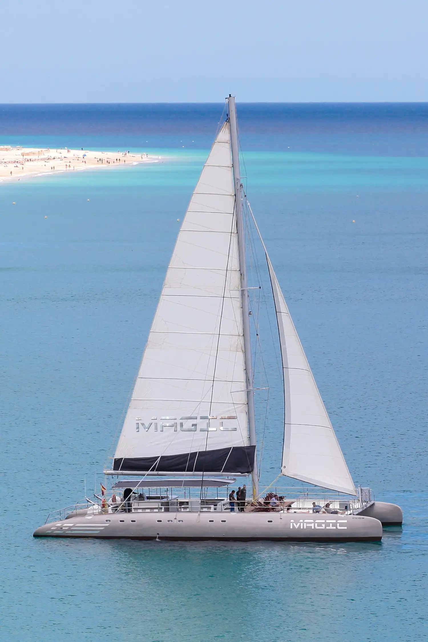 Magic Select (catamarán grande)
