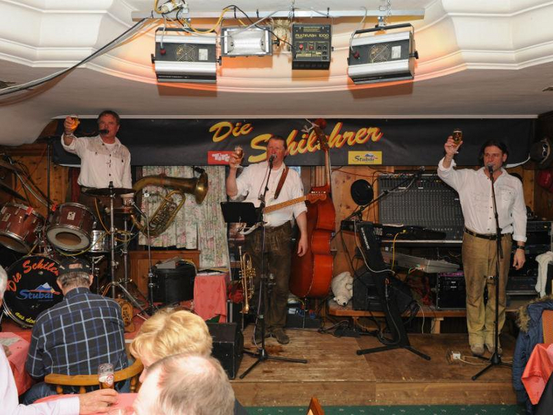Skihaserlball im Kerzenstüberl im Gasthof Dorfkrug