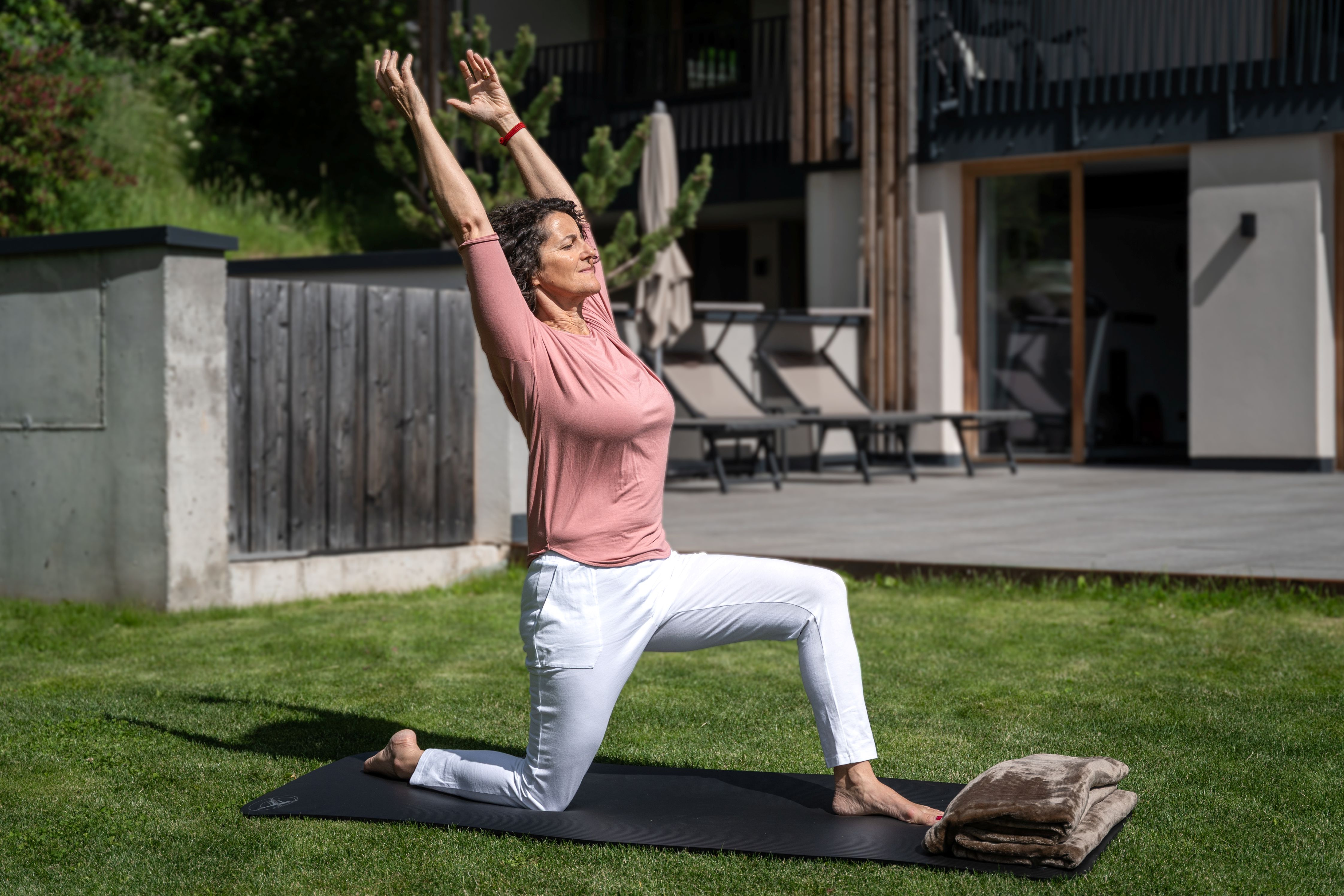 Freitags-Yoga mit Barbara auf unserer Silence Terrasse