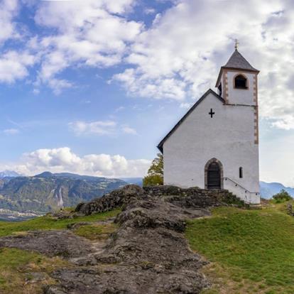 Escursione guidata alla chiesa di Sant'Ippolito  image