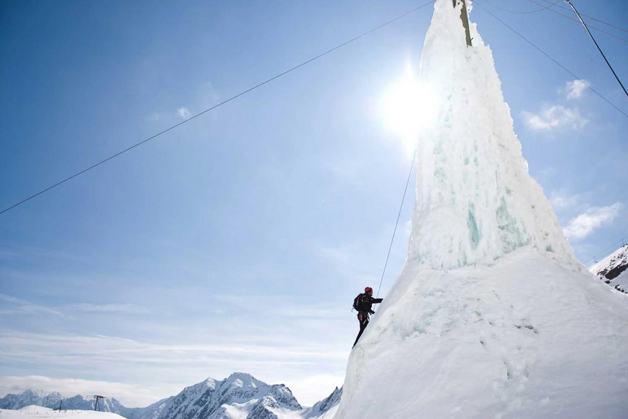 The fascination of ice climbing on the Stubai Glacier