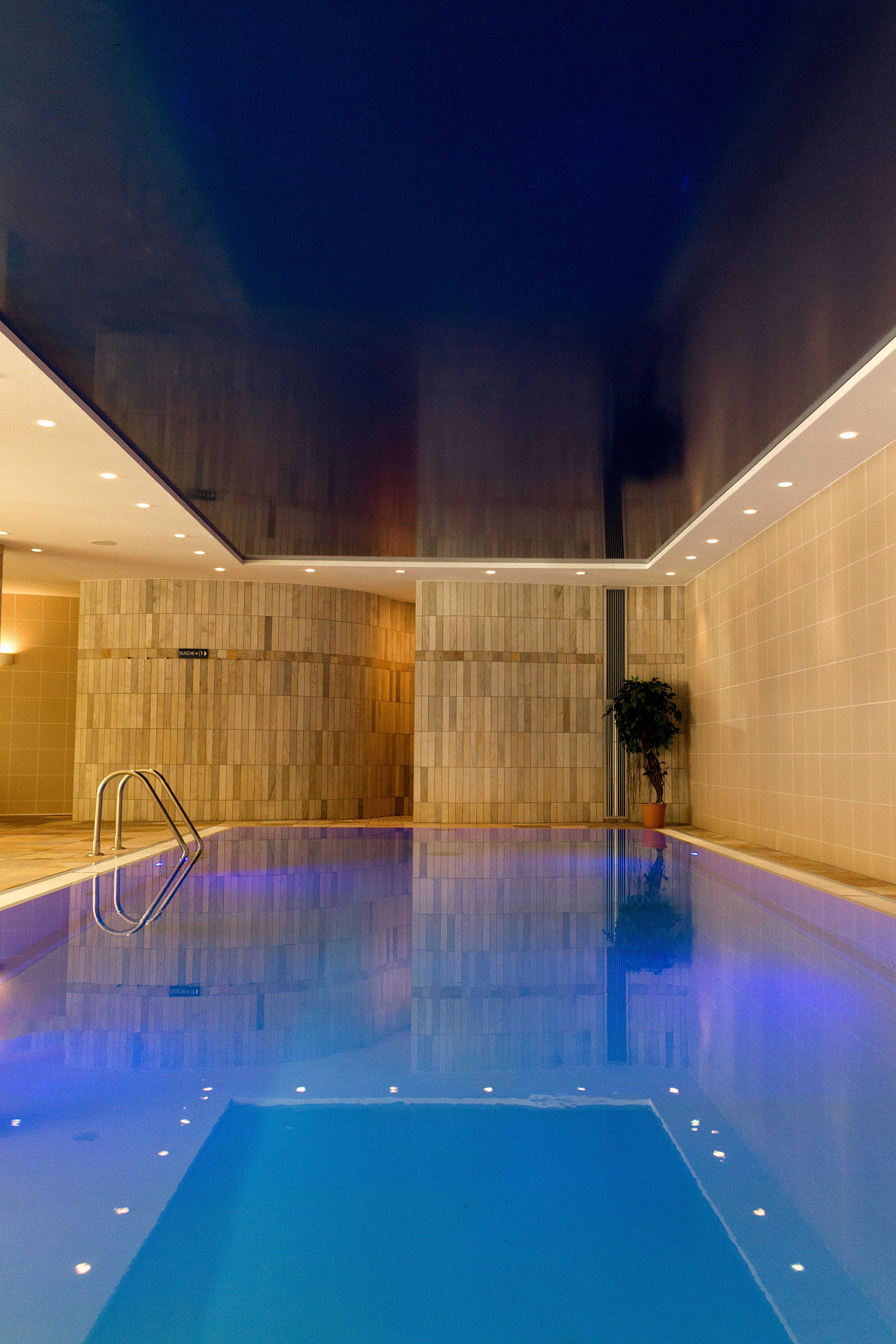 Sauna & Hallenbad