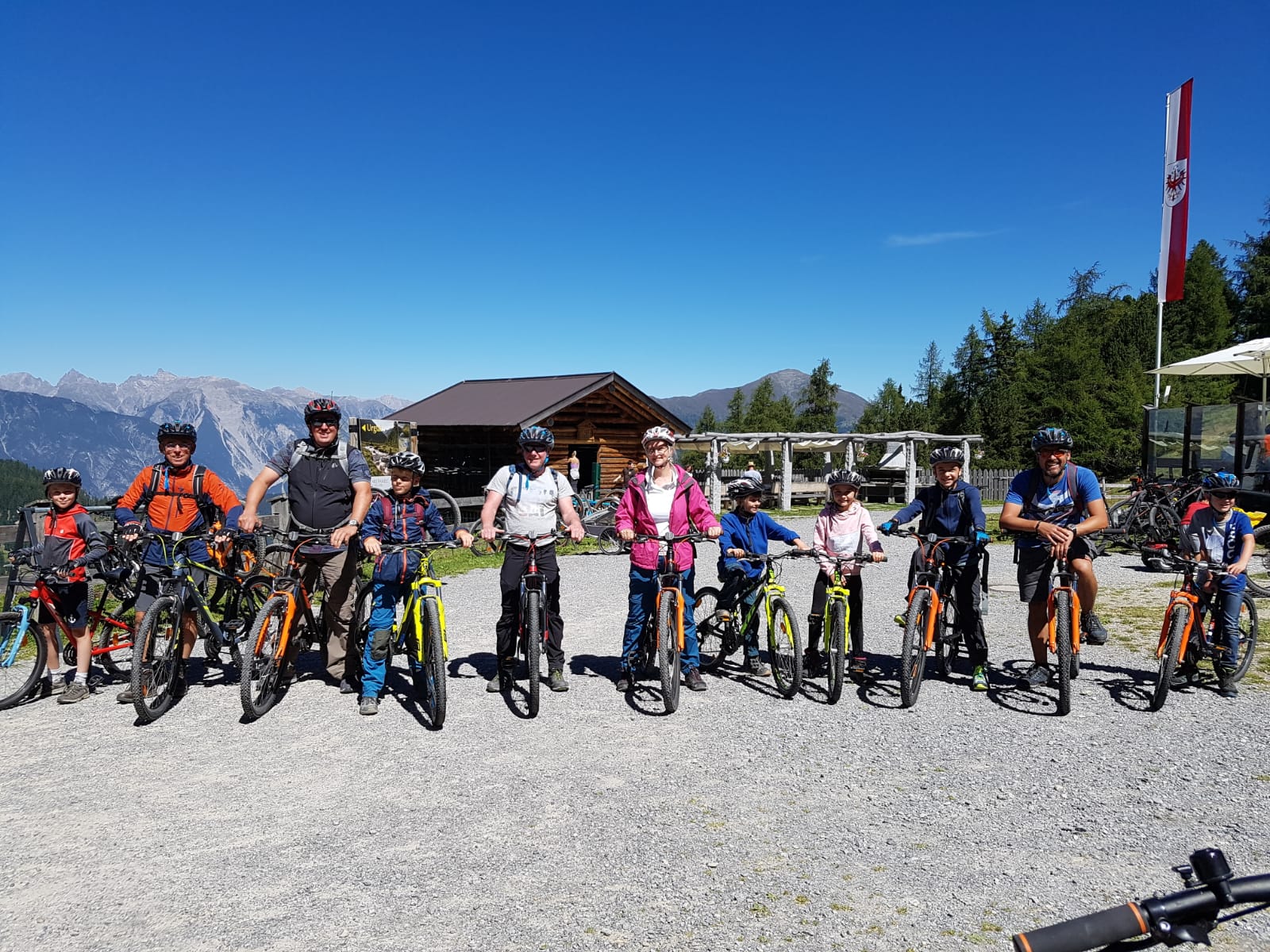 HIKE'n BIKE with the childcare service