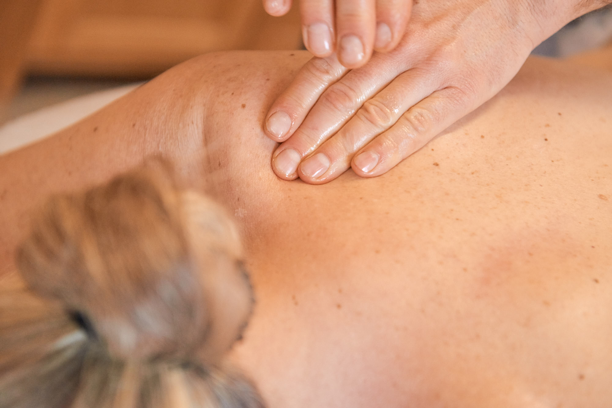 Rücken- und Fußreflexzonenmassage