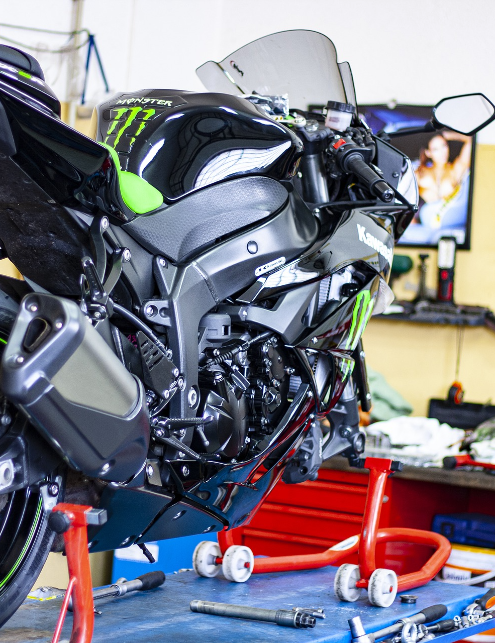 Motorcycle service tire station