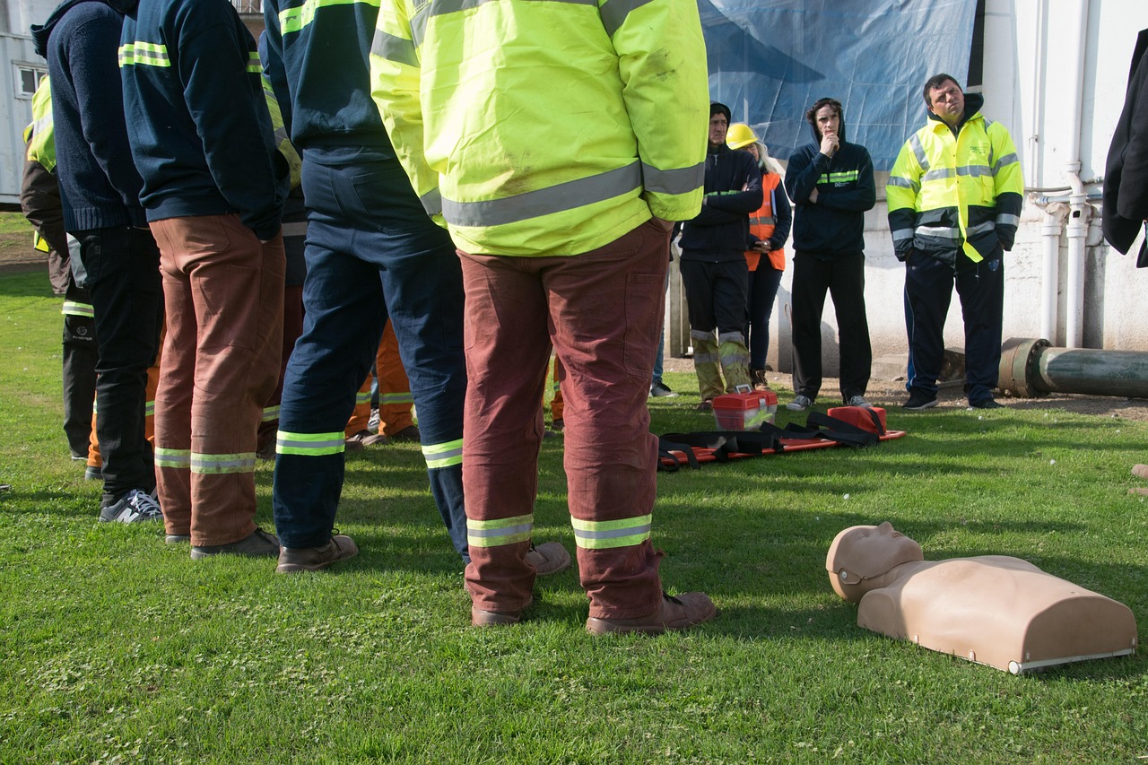 Erste Hilfe Mensch / Outdoor First Aid Academy 
Notfalltraining für Reiter, Fahrer und Säumer – der etwas 
andere Kurs 