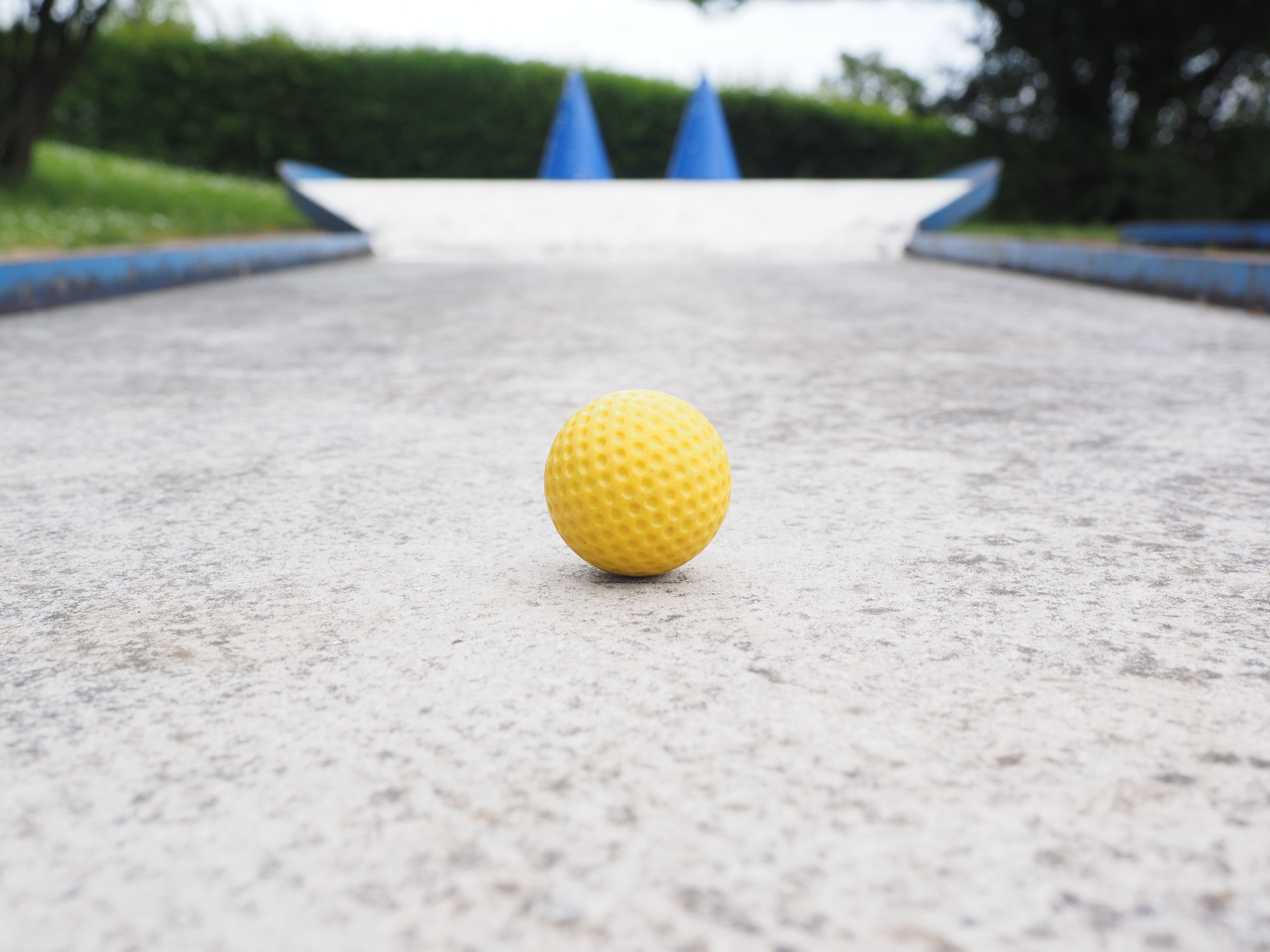 Mini golf with a view of the beach - relaxed fun on the fjord