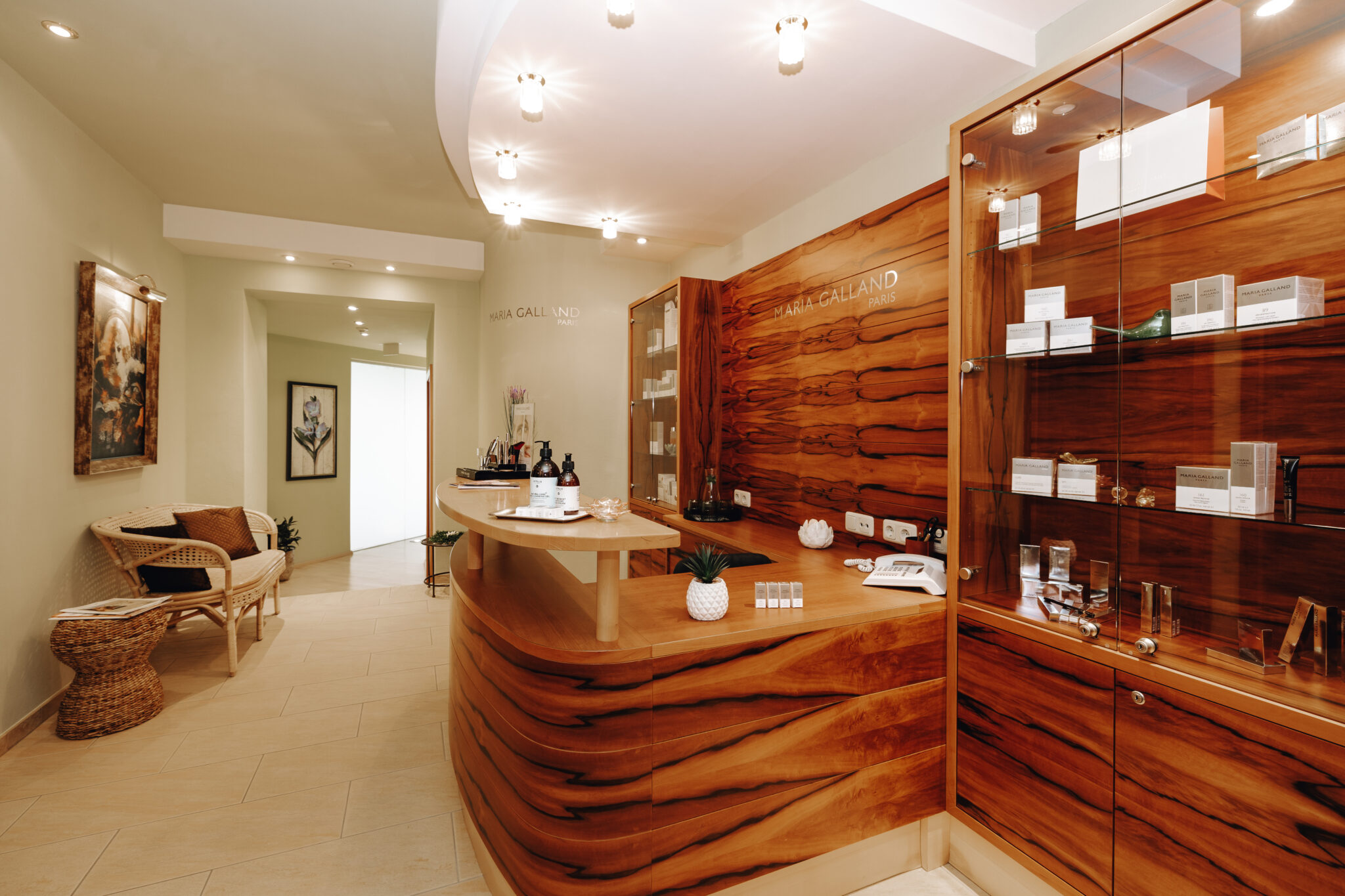 Special massages: hot stone & herbal stamps