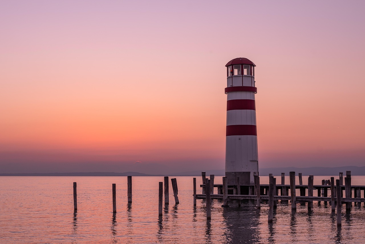 Entdecke den Neusiedler See: Fährverbindungen & Bootstouren