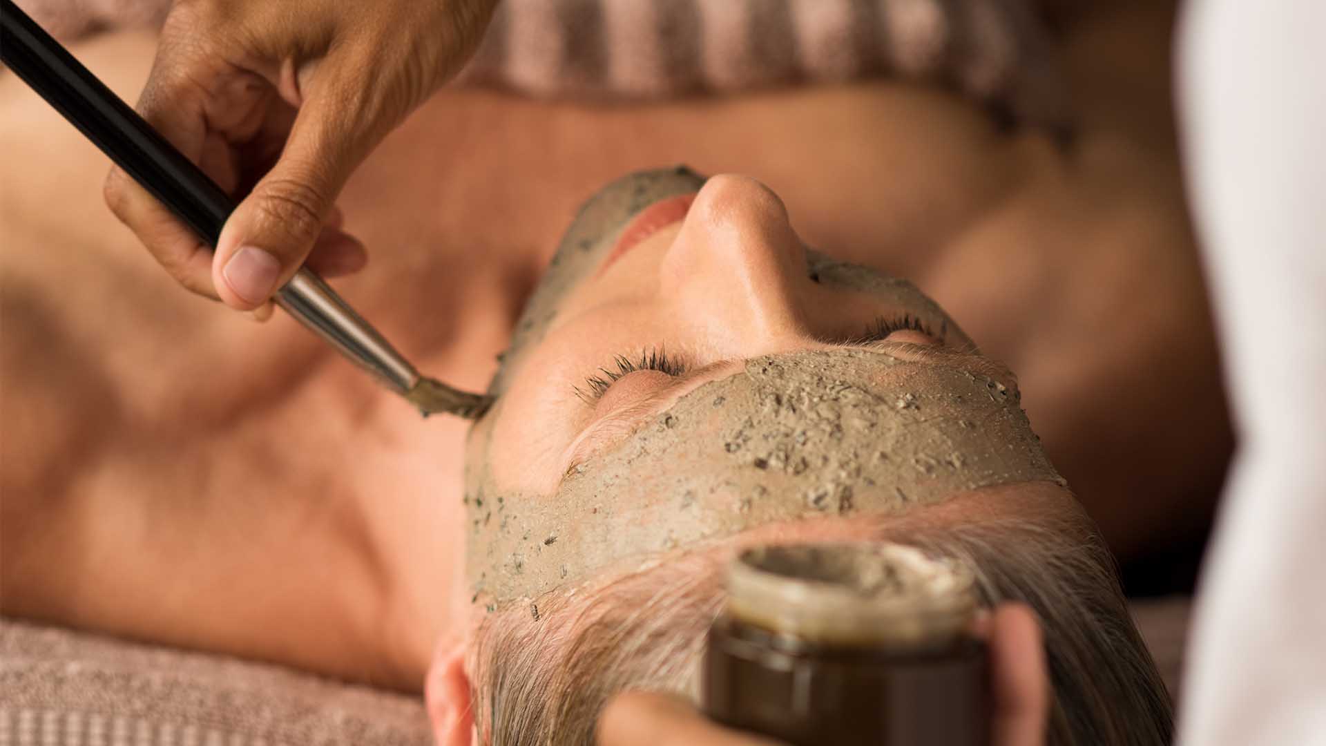 Spring special:
Healing mud facial treatment