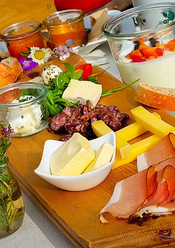 Alpine brunch at 2000m - Gampe Thaya