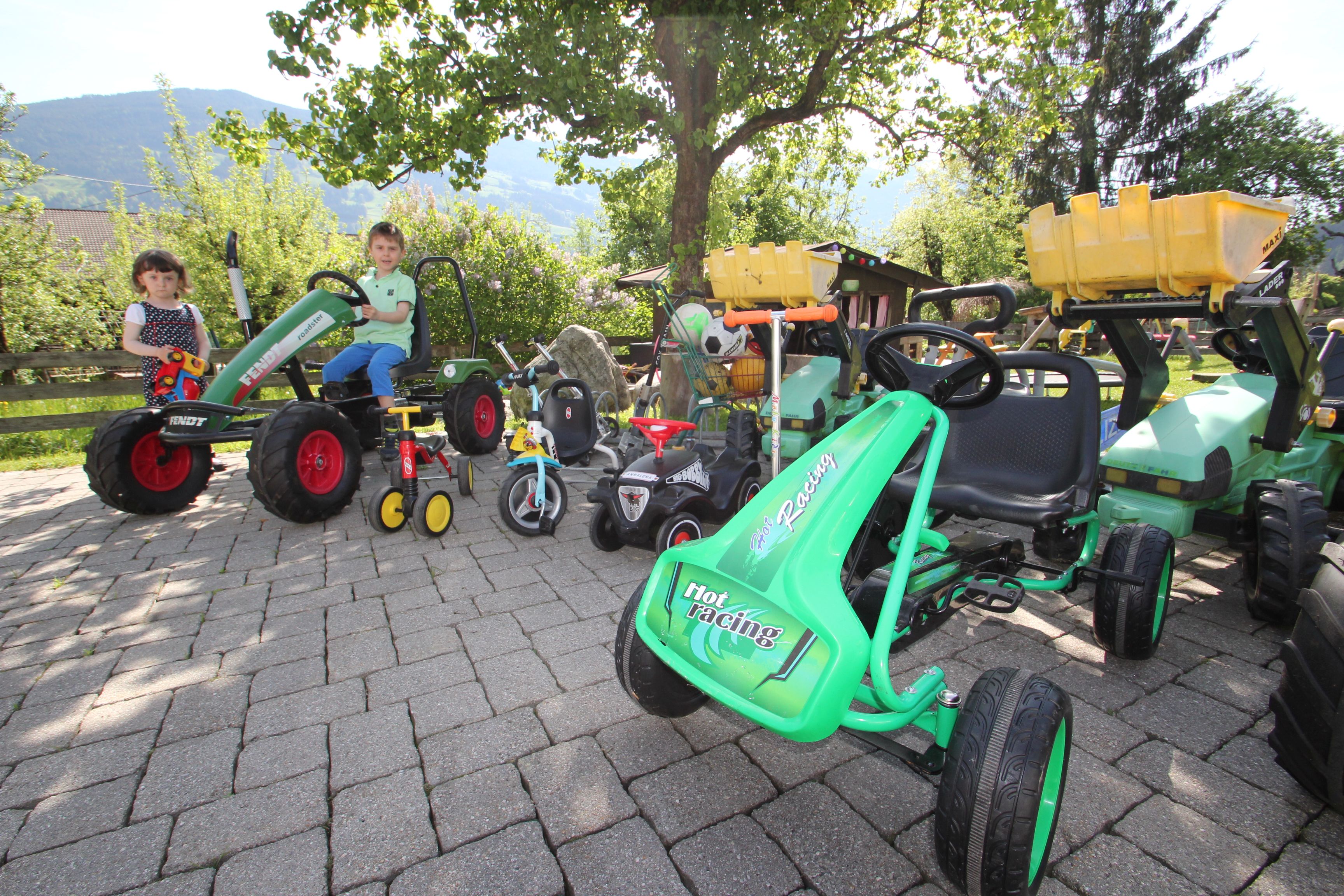 DIY: Pedal tractor race