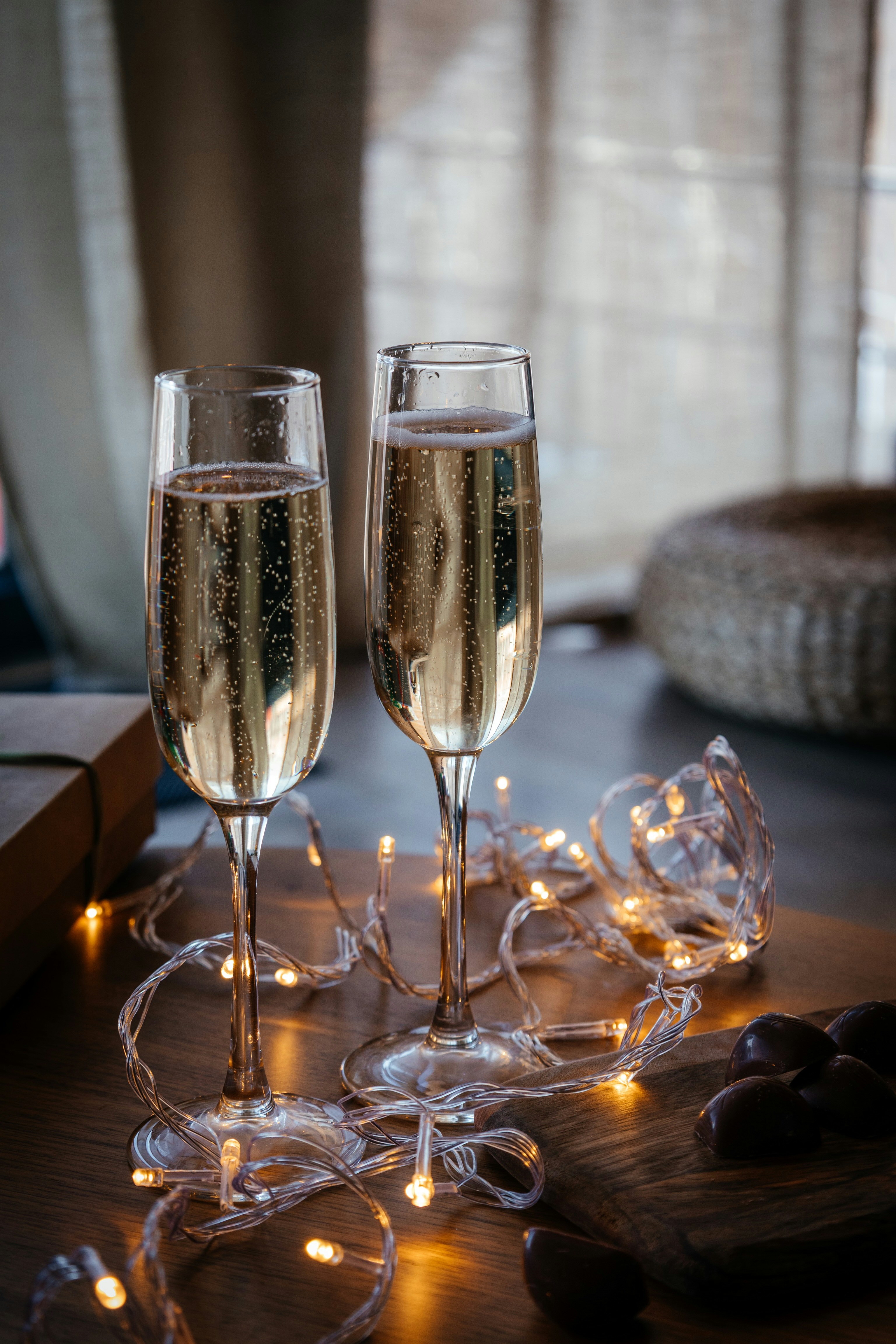 TIME FOR TWO. Prosecco and pralines in your room.