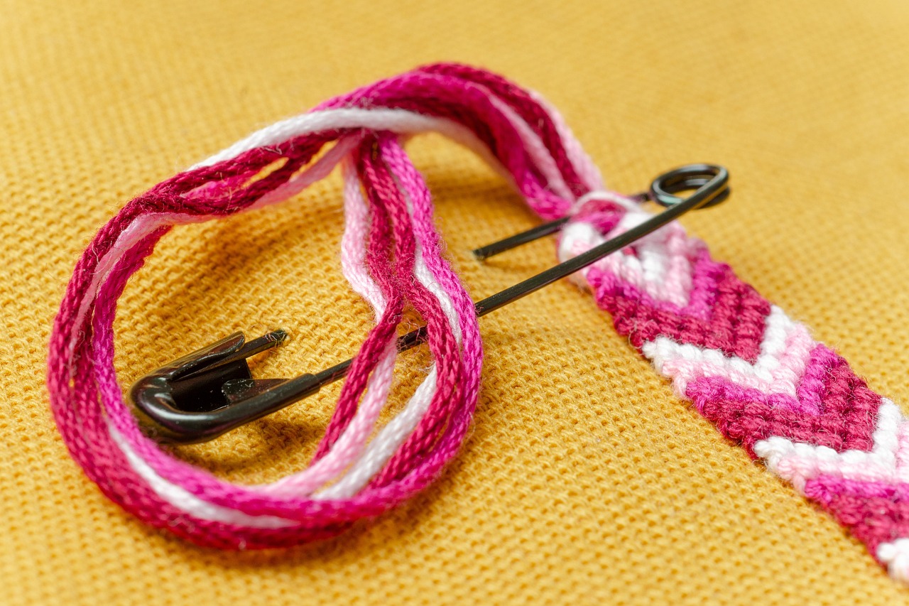 Tying macramé ribbons made easy 🧵